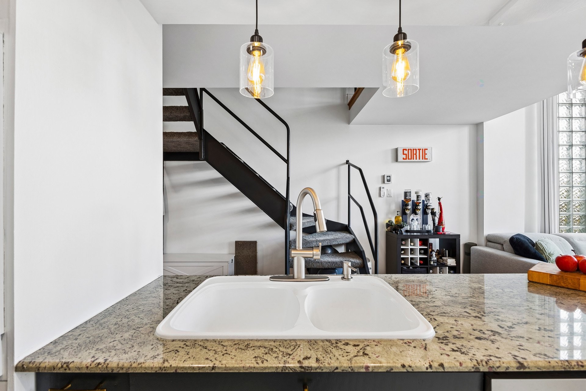 









760


Ch. Marie-Le Ber

, 202,
Montréal (Verdun/Île-des-Soeurs),




QC
H3E1W6

