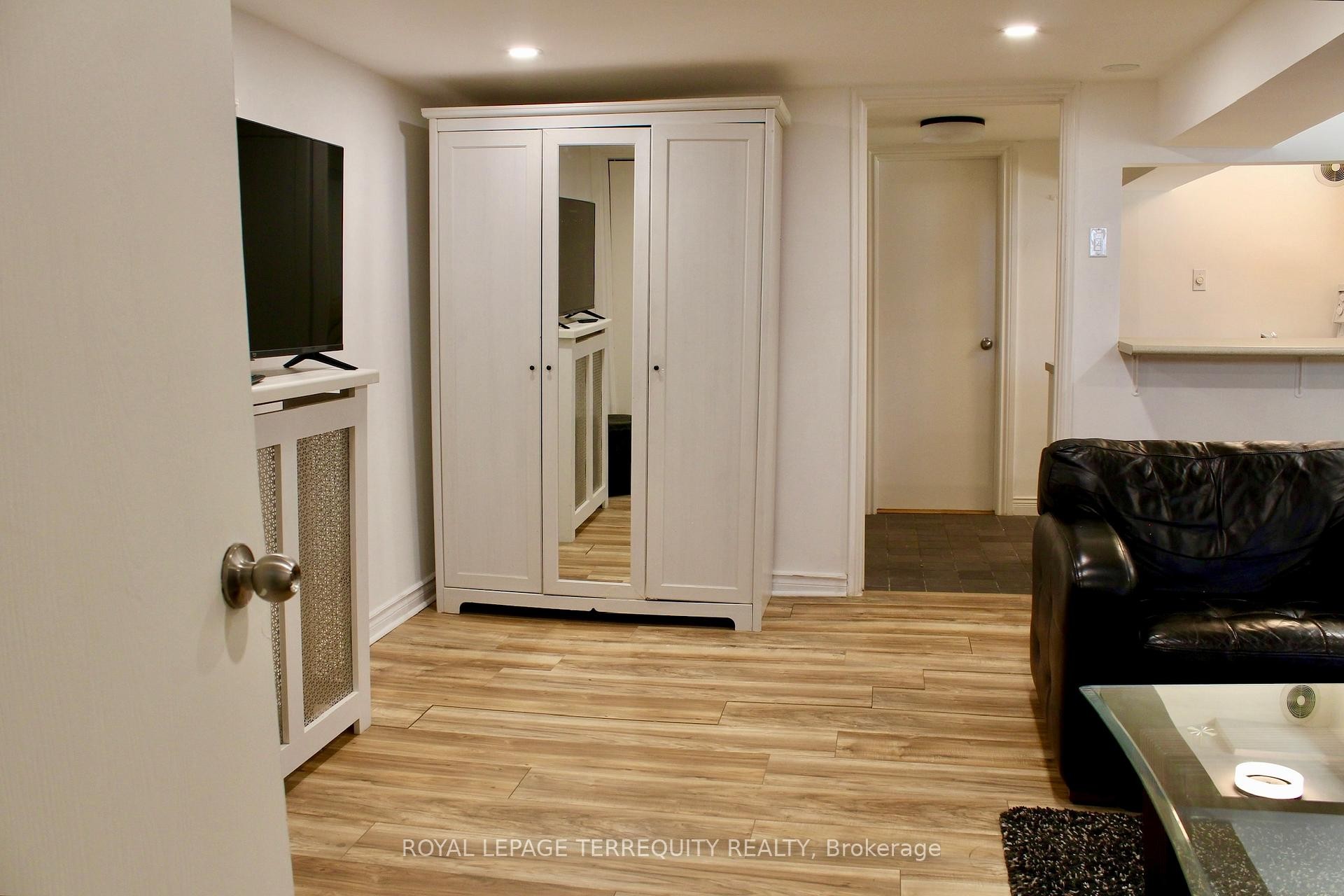 









140


Wolverleigh

Boulevard, LOWER,
Toronto,




ON
M4J 1R9

