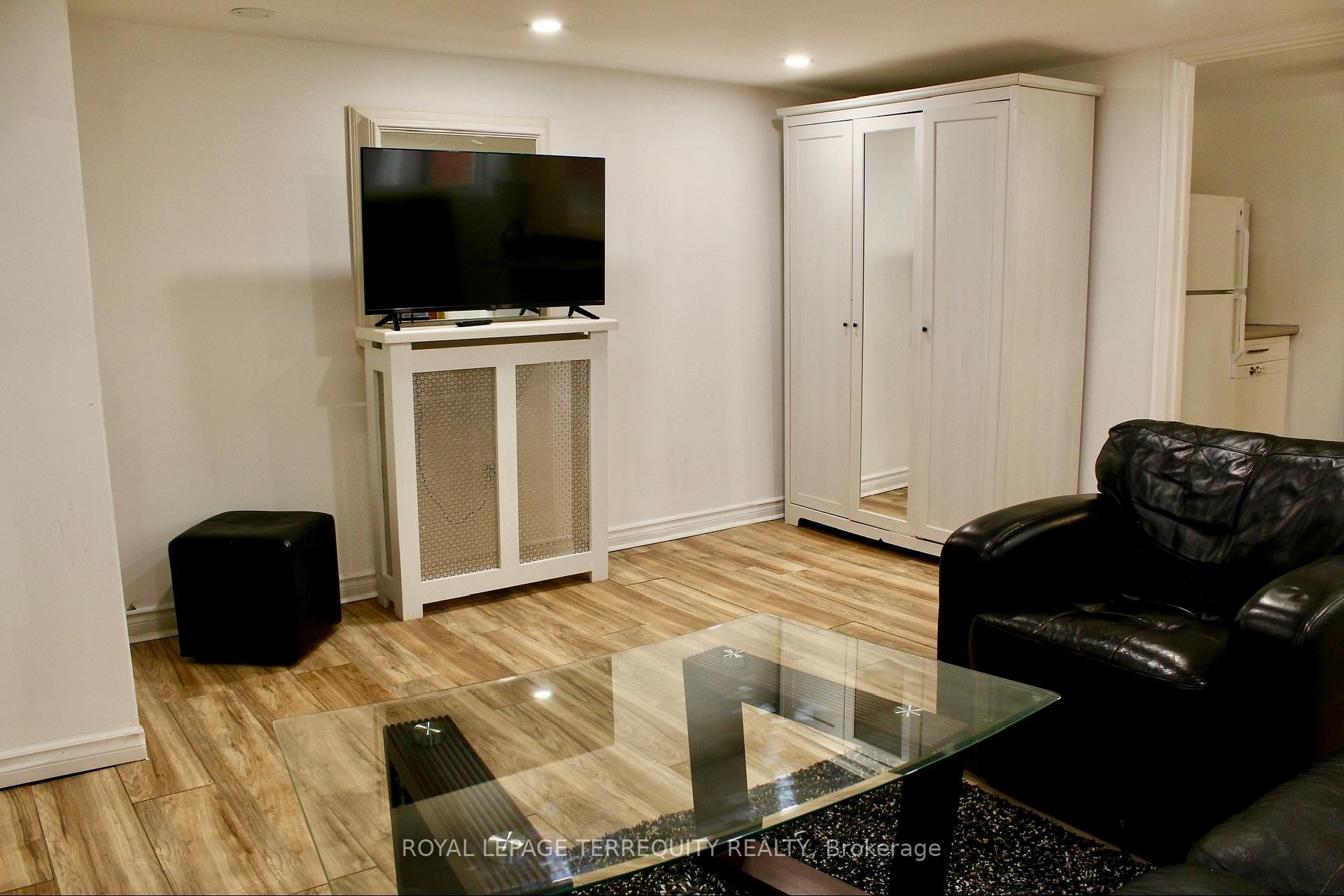 









140


Wolverleigh

Boulevard, LOWER,
Toronto,




ON
M4J 1R9

