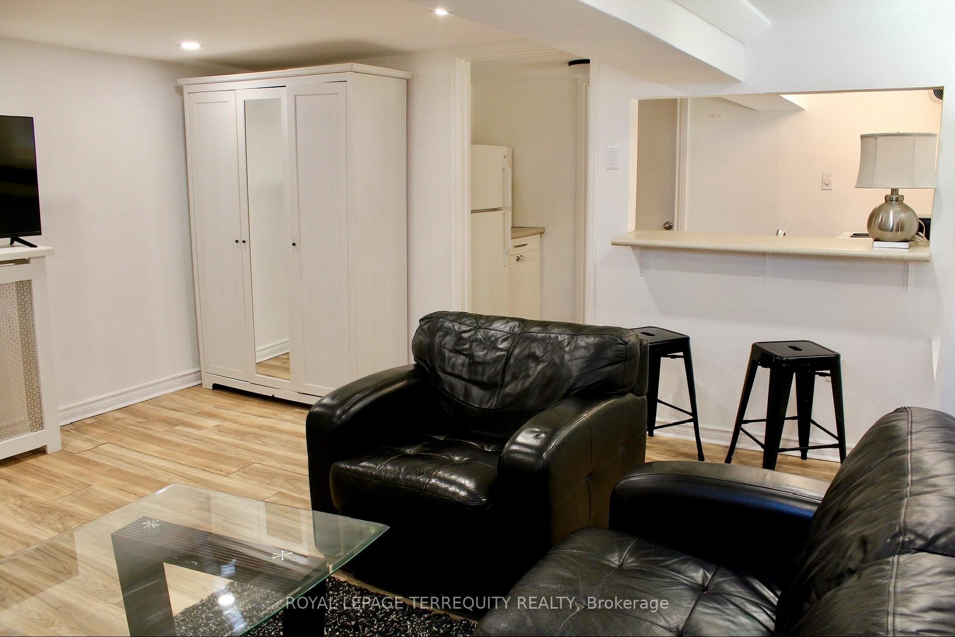 









140


Wolverleigh

Boulevard, LOWER,
Toronto,




ON
M4J 1R9


