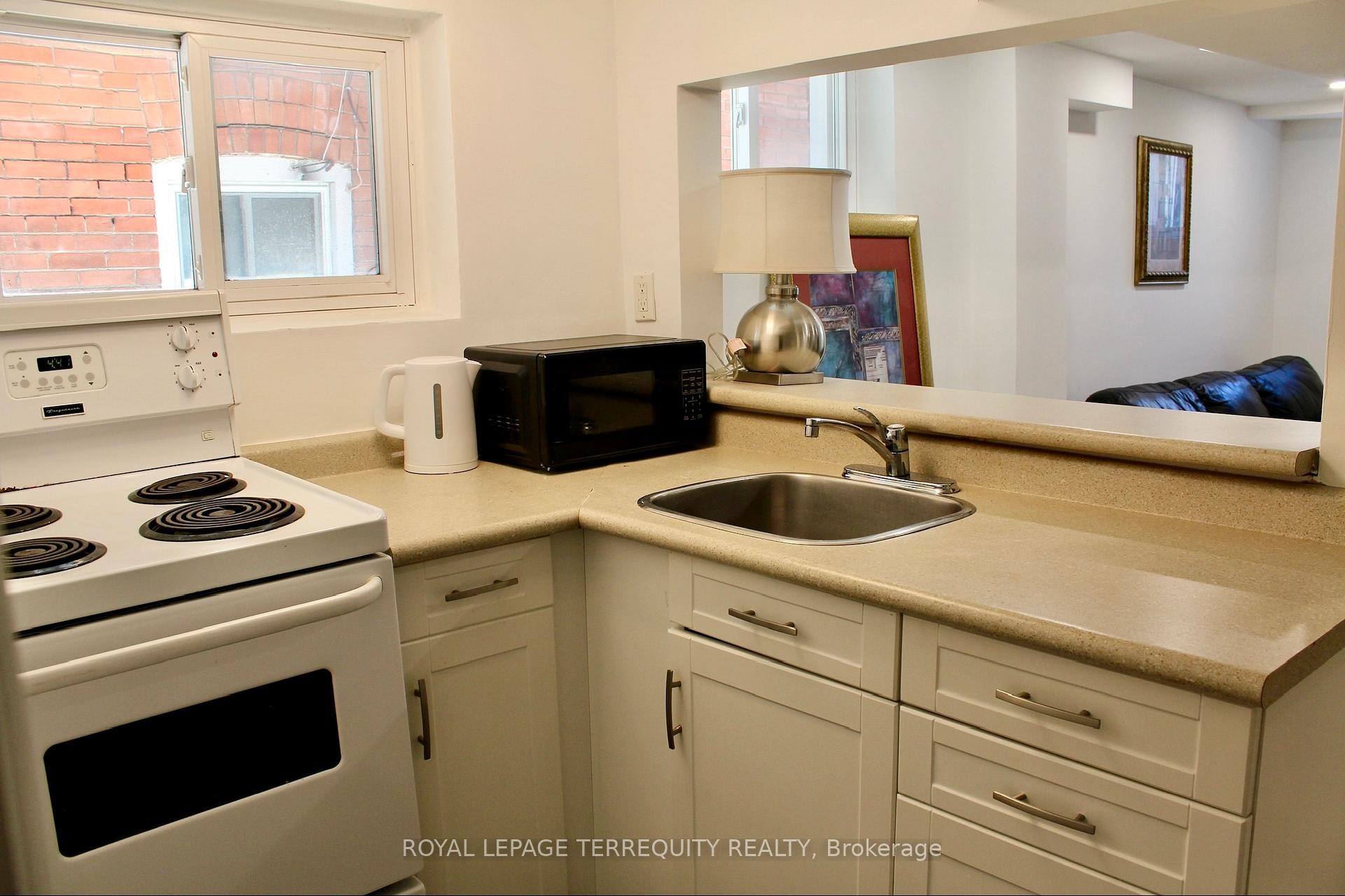









140


Wolverleigh

Boulevard, LOWER,
Toronto,




ON
M4J 1R9

