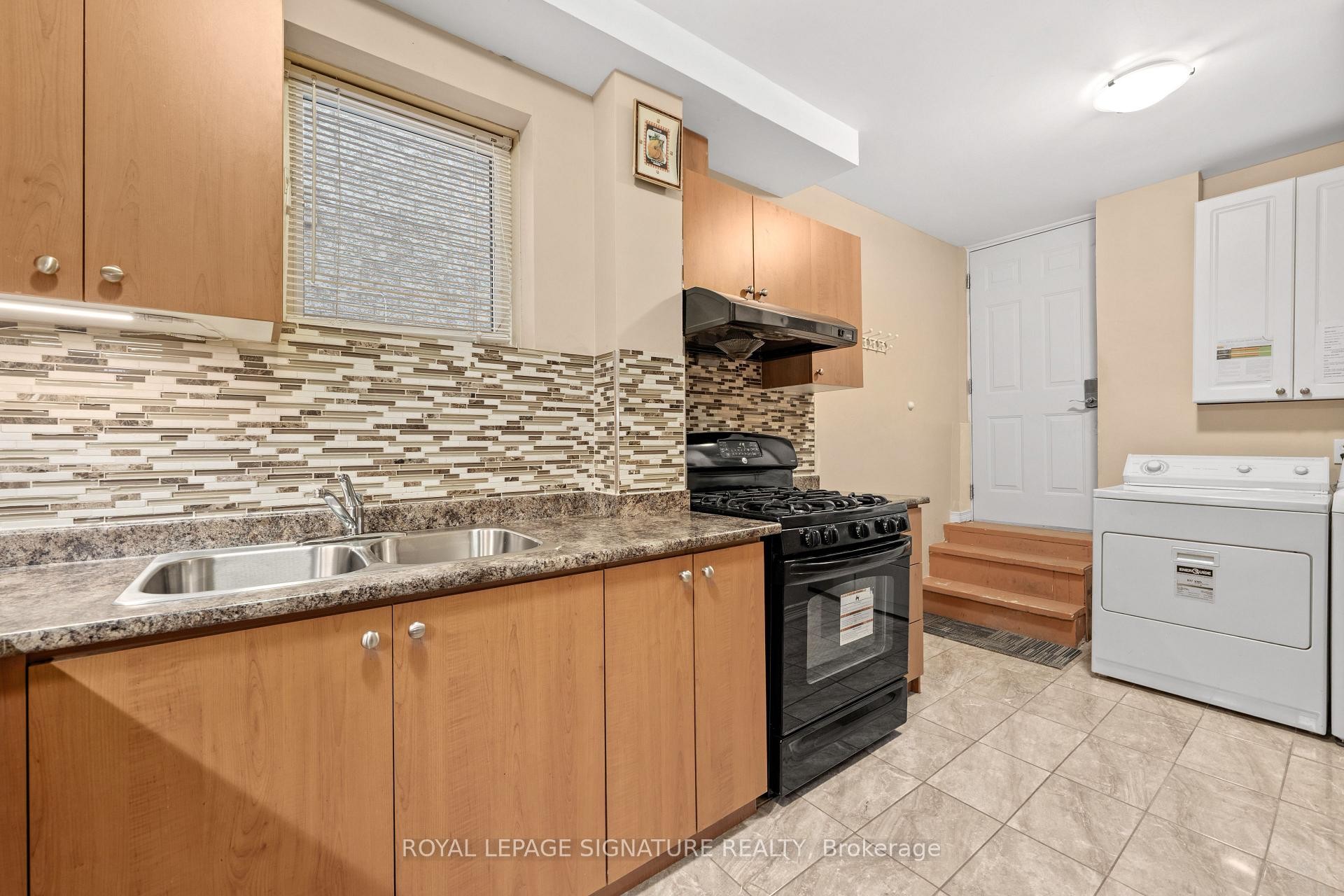 









687


Twain

Avenue,
Mississauga,




ON
L5W 1K7


