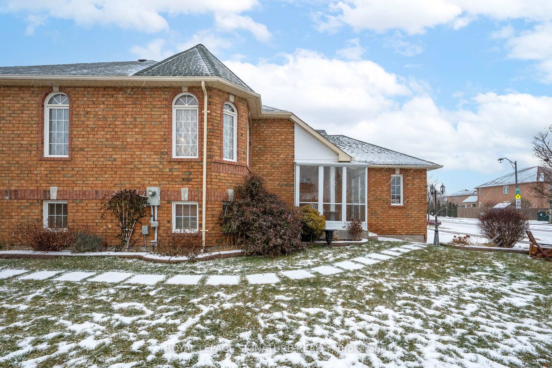 









687


Twain

Avenue,
Mississauga,




ON
L5W 1K7

