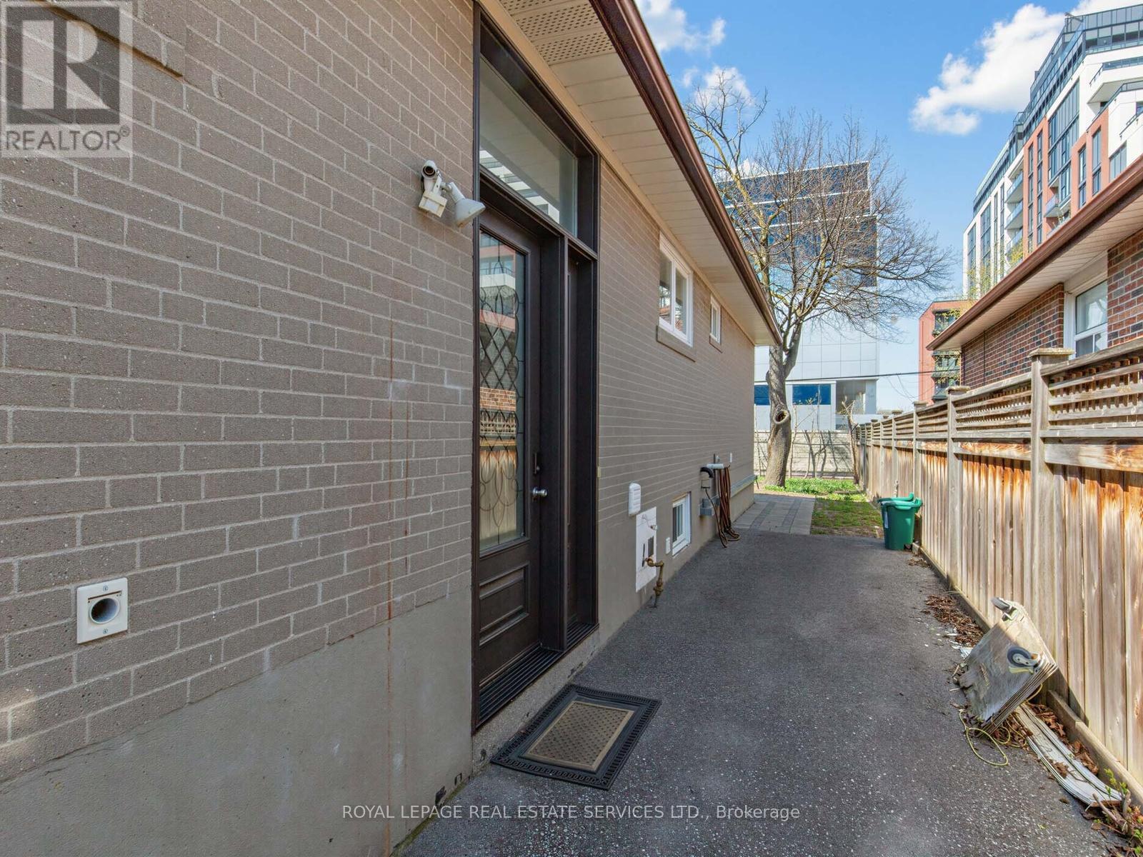 












44 CARACAS ROAD

,
Toronto,




Ontario
M2K1A9


