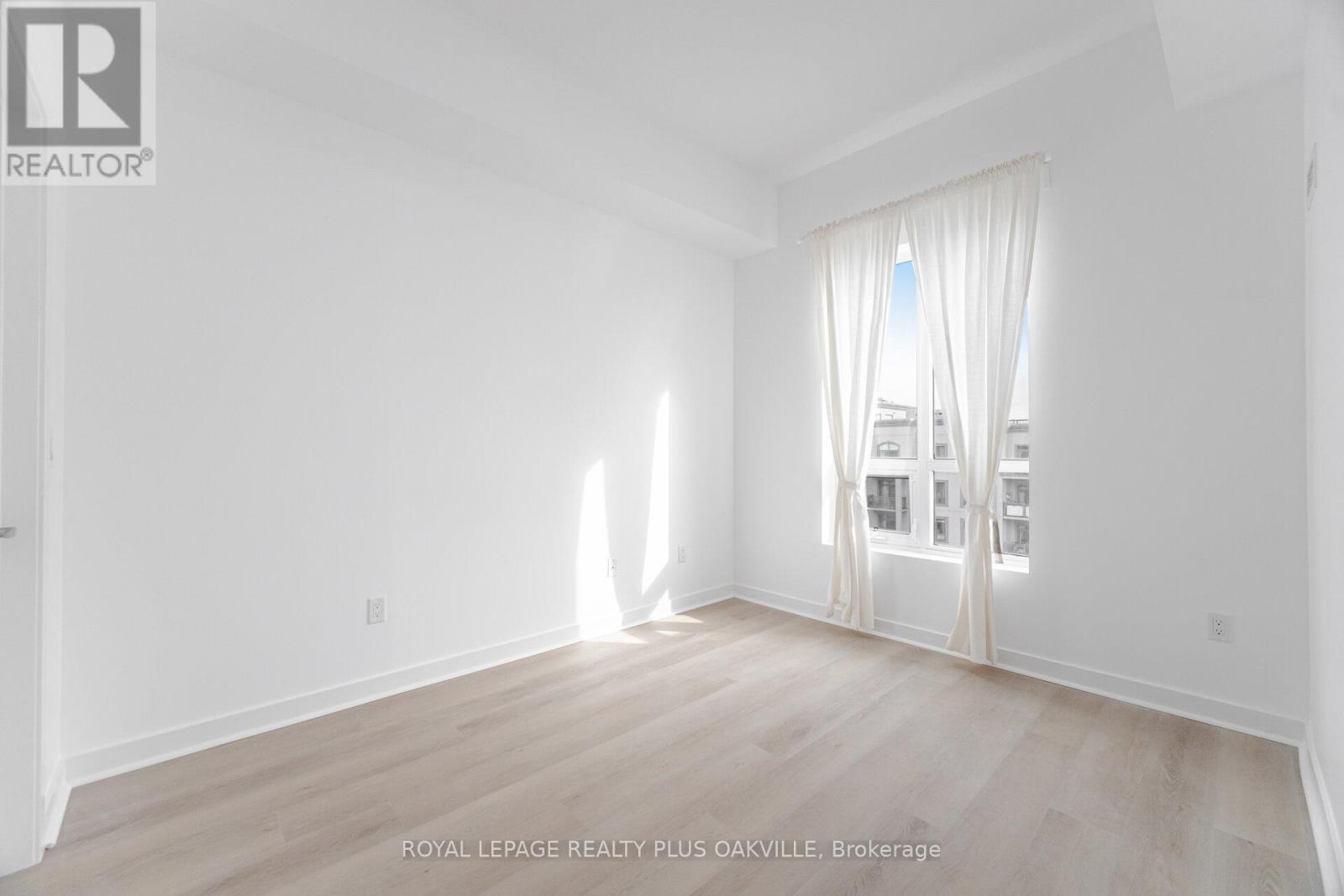 












804 - 2486 OLD BRONTE ROAD

,
Oakville,




Ontario
L6M0Y4

