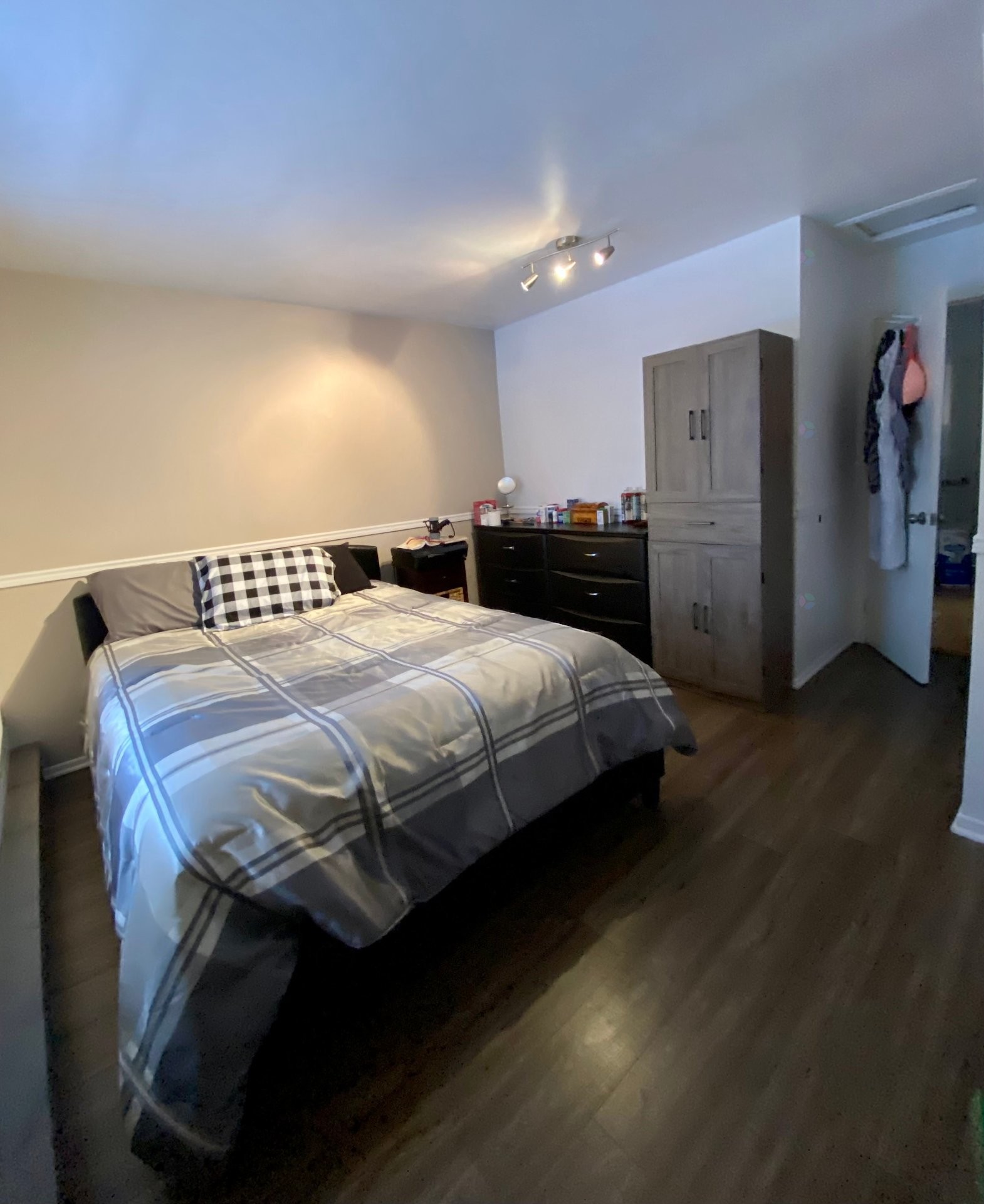









289


Av. Cartier

,
Sept-Îles,




QC
G4R2T3

