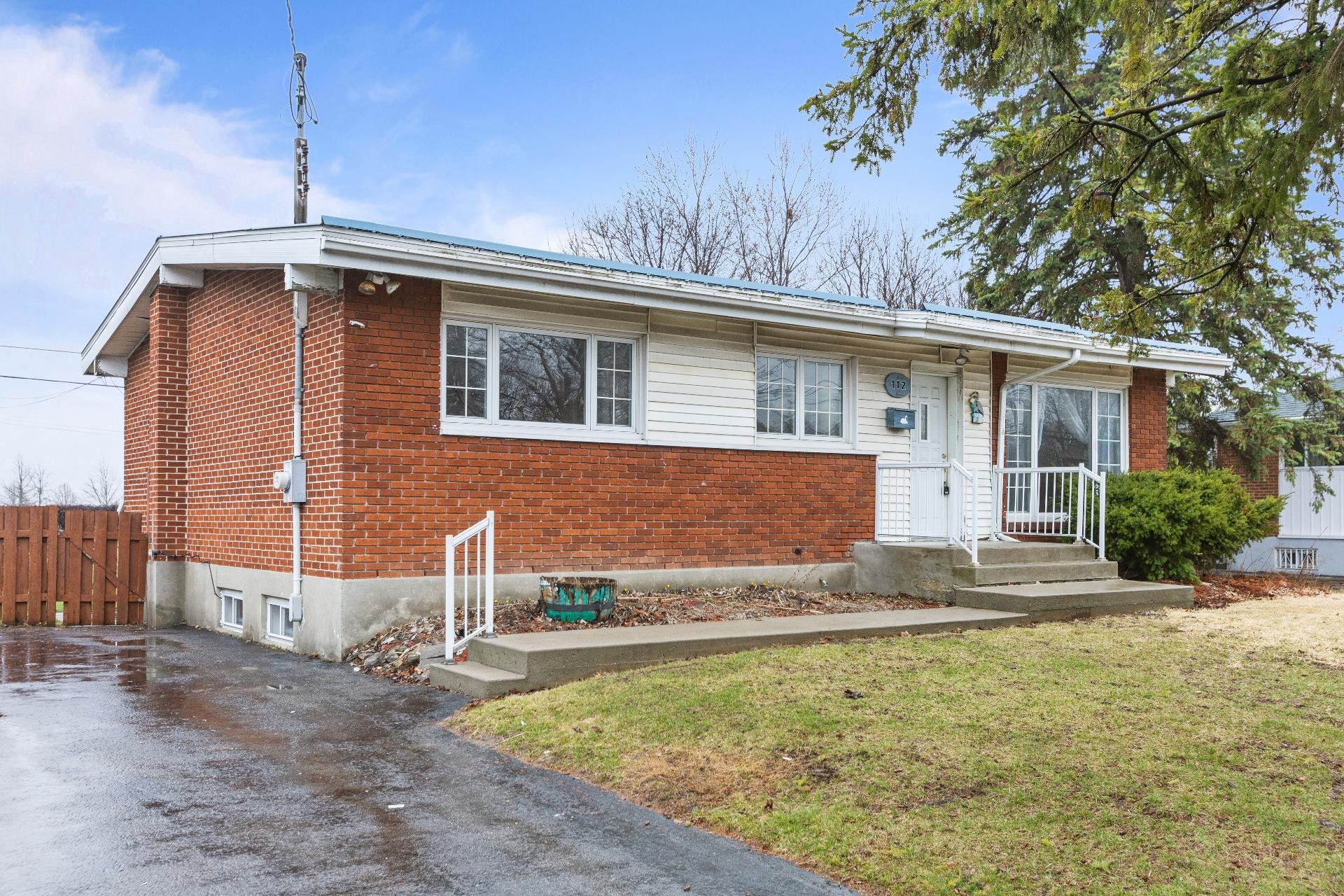 









112


Av. Douglas-Shand

,
Pointe-Claire,




QC
H9R2B6


