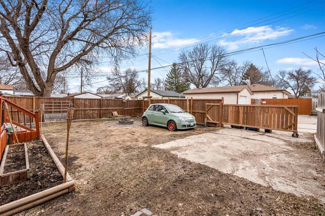 









938


Talbot

AVE,
Winnipeg,




MB
R2L 0T2

