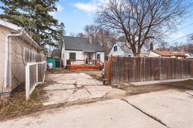 









938


Talbot

AVE,
Winnipeg,




MB
R2L 0T2

