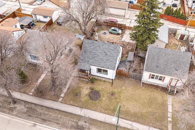 









938


Talbot

AVE,
Winnipeg,




MB
R2L 0T2

