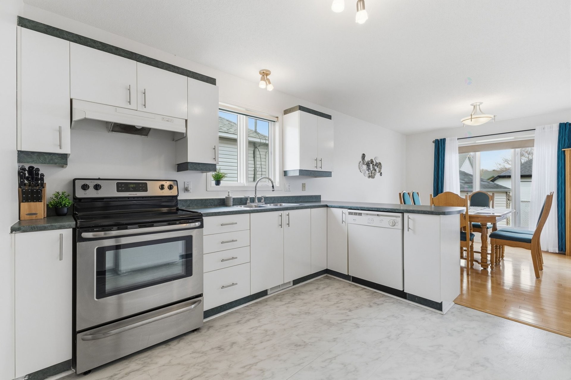 









60


Rue Norval-Jones

,
Gatineau (Aylmer),




QC
J9H7H3

