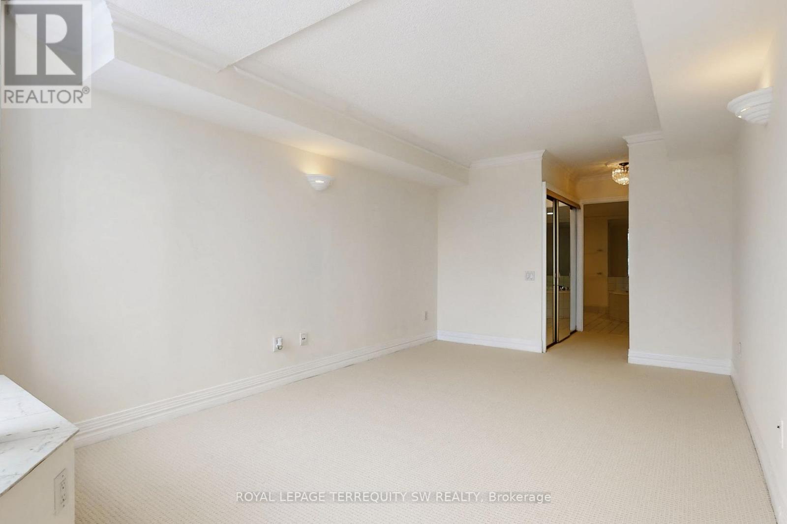 












2001 - 71 SIMCOE STREET

,
Toronto,




Ontario
M5J2S9


