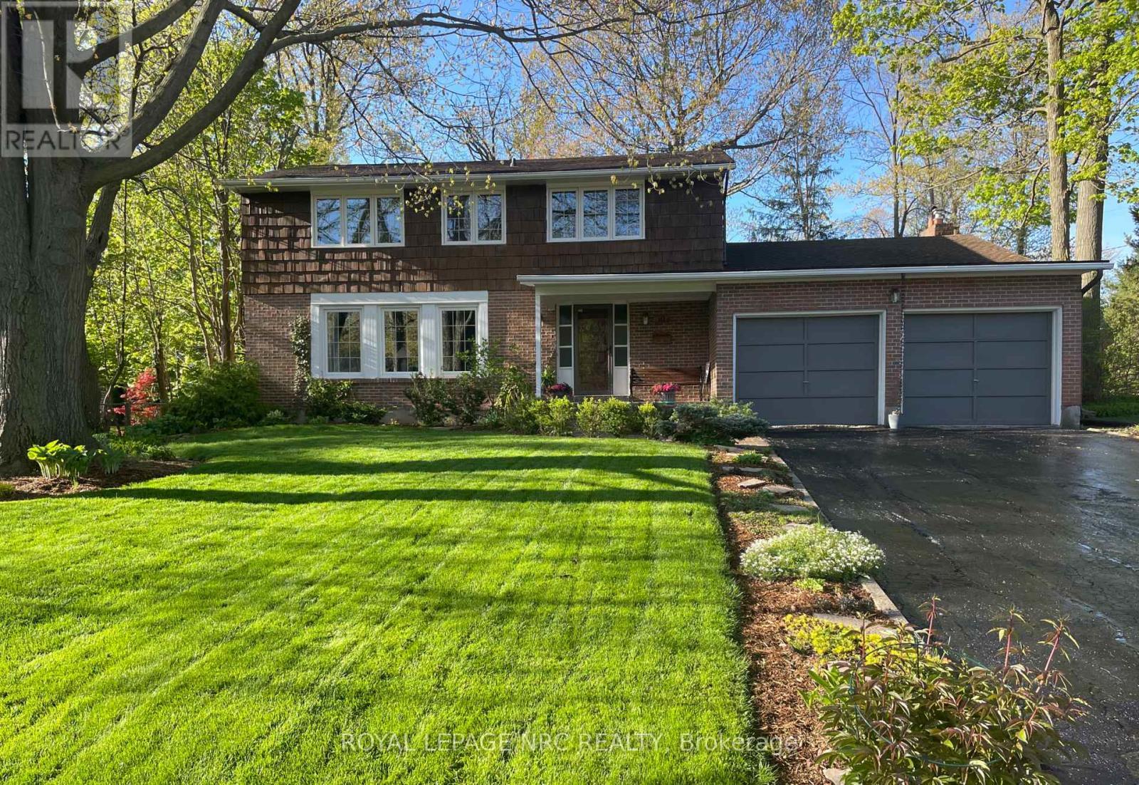 












10 BRIARFIELD CRESCENT

,
St. Catharines (Glendale/Glenridge),




Ontario
L2T3T5

