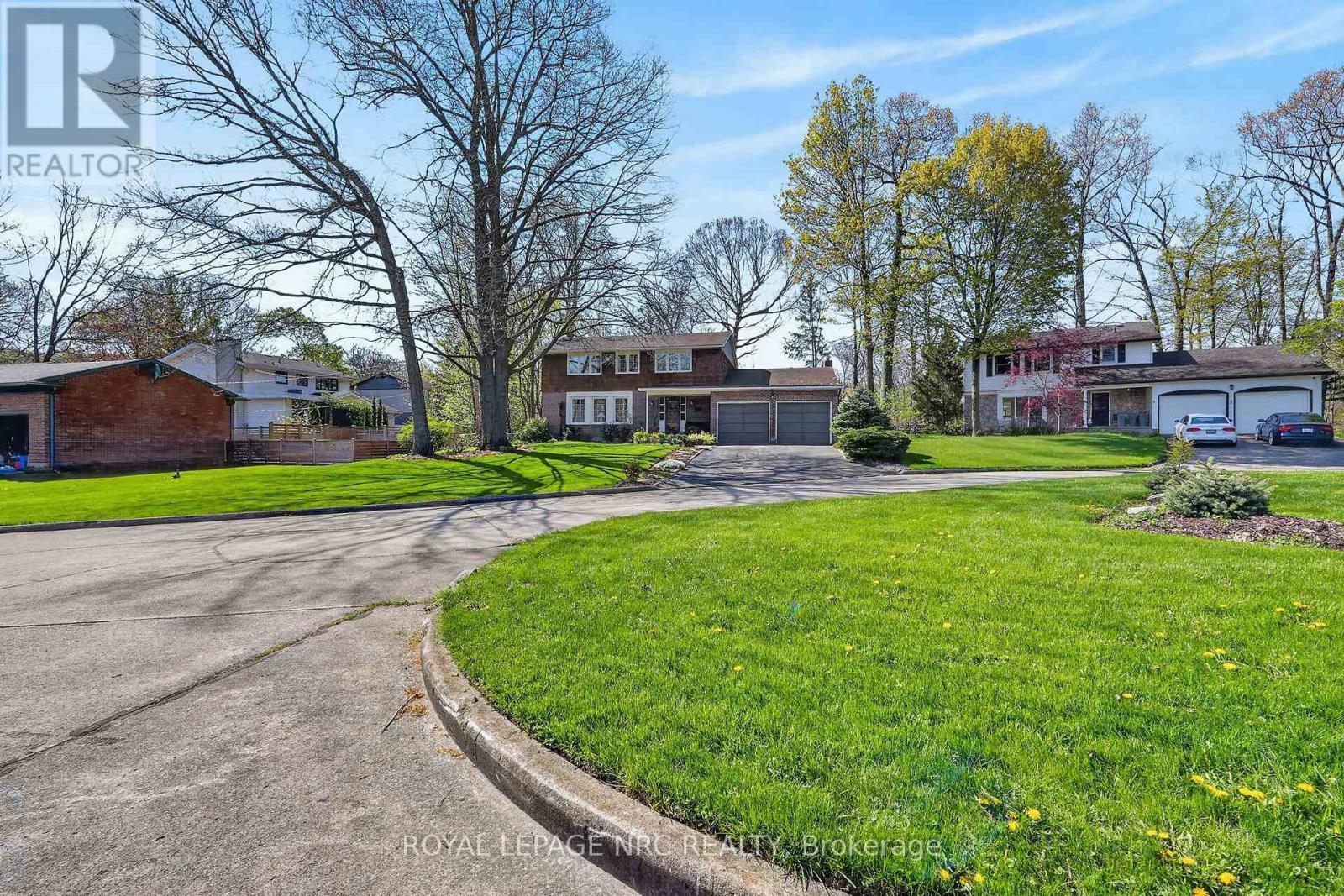 












10 BRIARFIELD CRESCENT

,
St. Catharines (Glendale/Glenridge),




Ontario
L2T3T5

