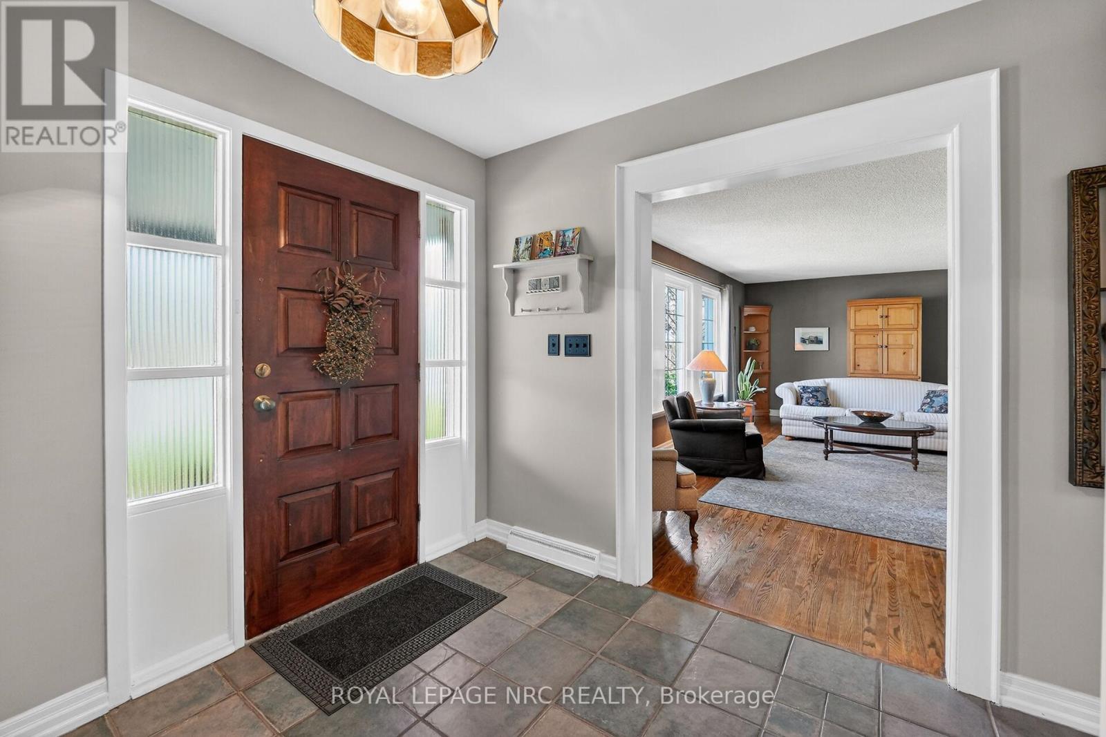 












10 BRIARFIELD CRESCENT

,
St. Catharines (Glendale/Glenridge),




Ontario
L2T3T5

