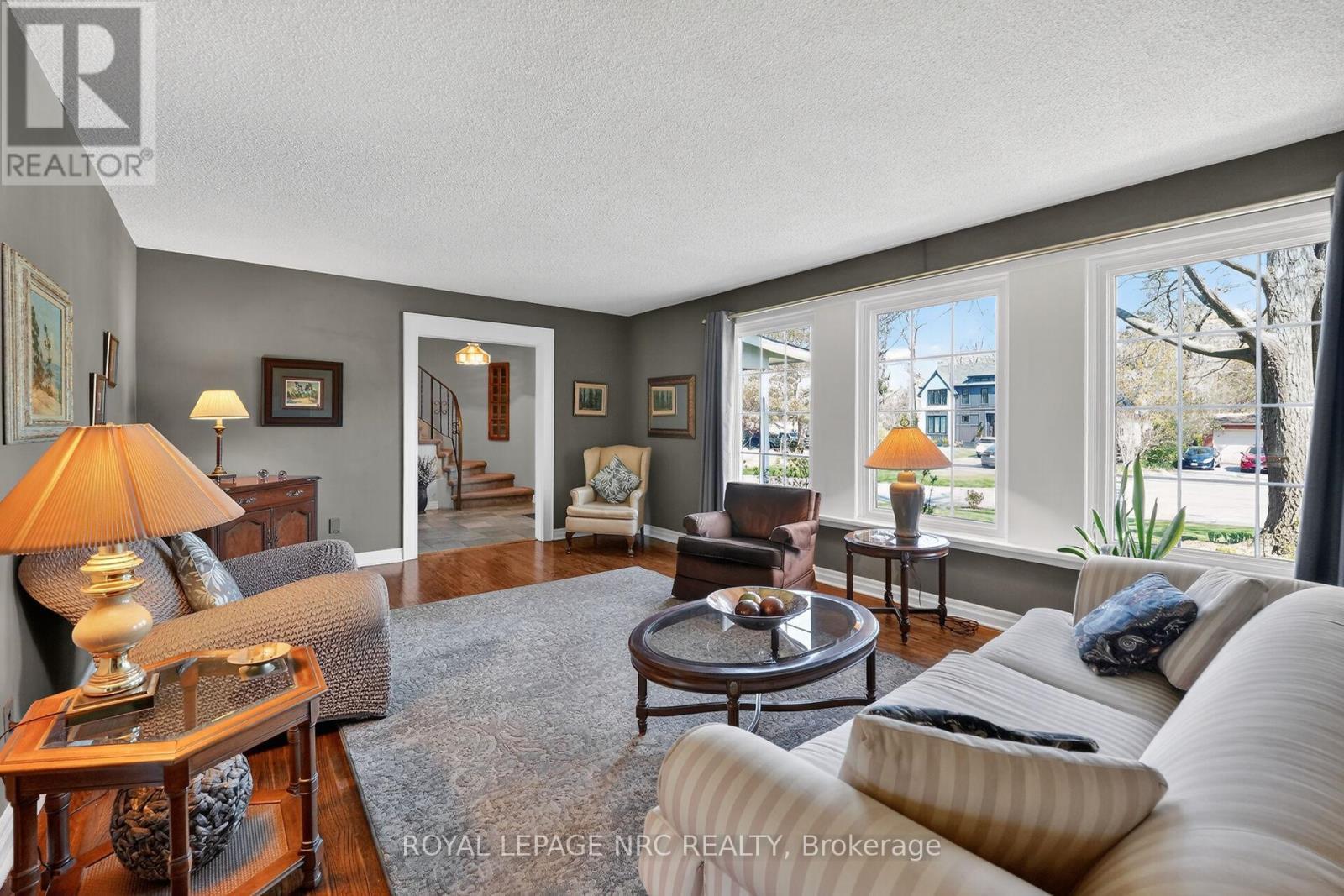












10 BRIARFIELD CRESCENT

,
St. Catharines (Glendale/Glenridge),




Ontario
L2T3T5

