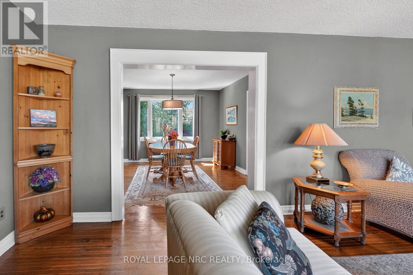 












10 BRIARFIELD CRESCENT

,
St. Catharines (Glendale/Glenridge),




Ontario
L2T3T5

