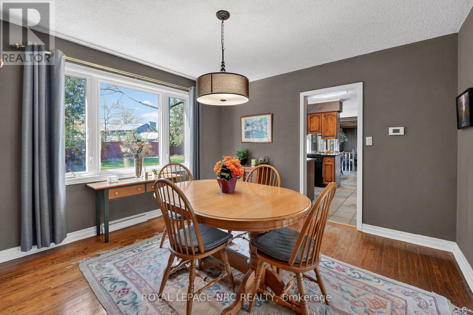 












10 BRIARFIELD CRESCENT

,
St. Catharines (Glendale/Glenridge),




Ontario
L2T3T5

