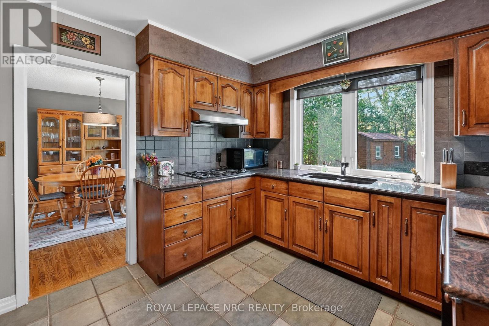 












10 BRIARFIELD CRESCENT

,
St. Catharines (Glendale/Glenridge),




Ontario
L2T3T5

