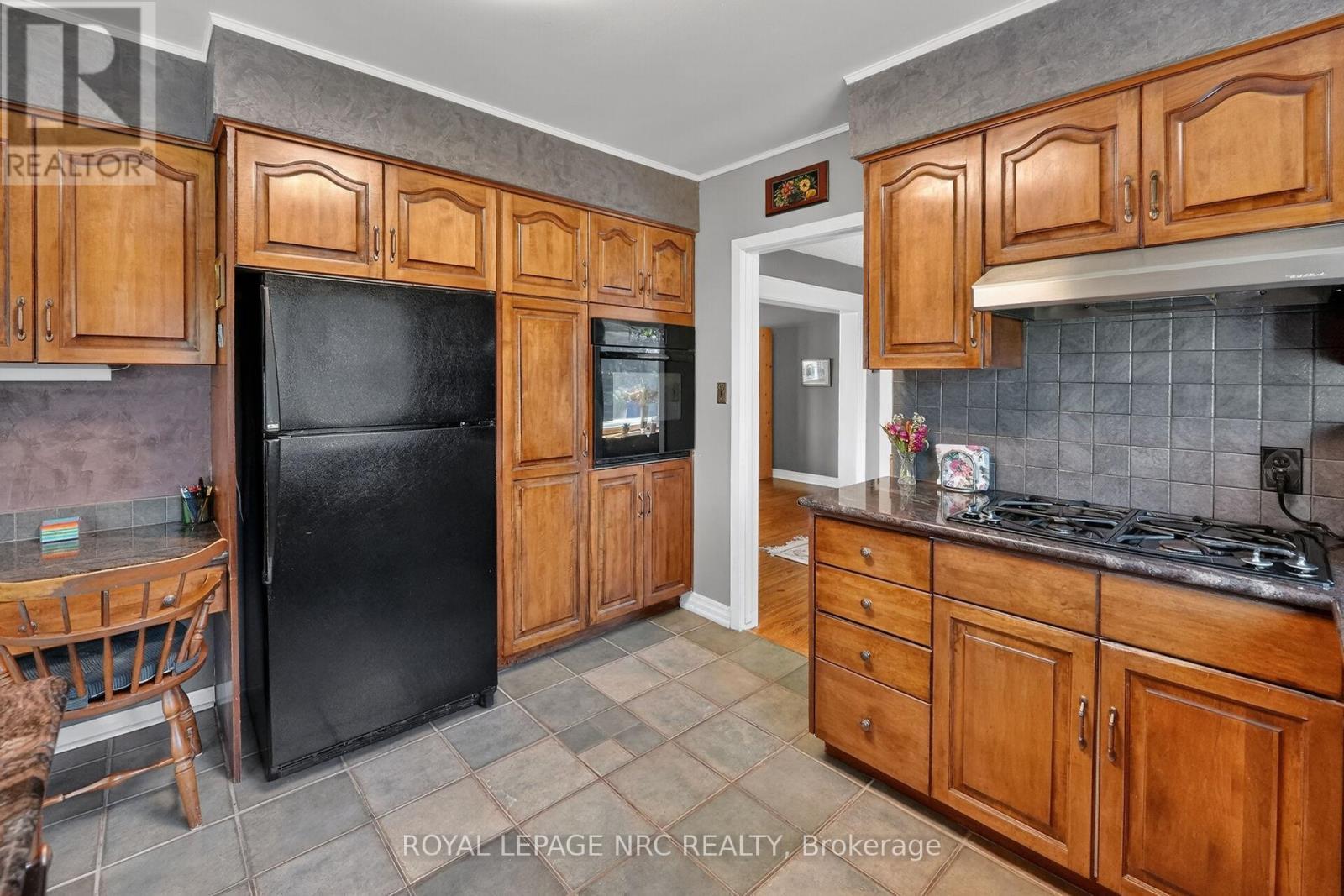 












10 BRIARFIELD CRESCENT

,
St. Catharines (Glendale/Glenridge),




Ontario
L2T3T5

