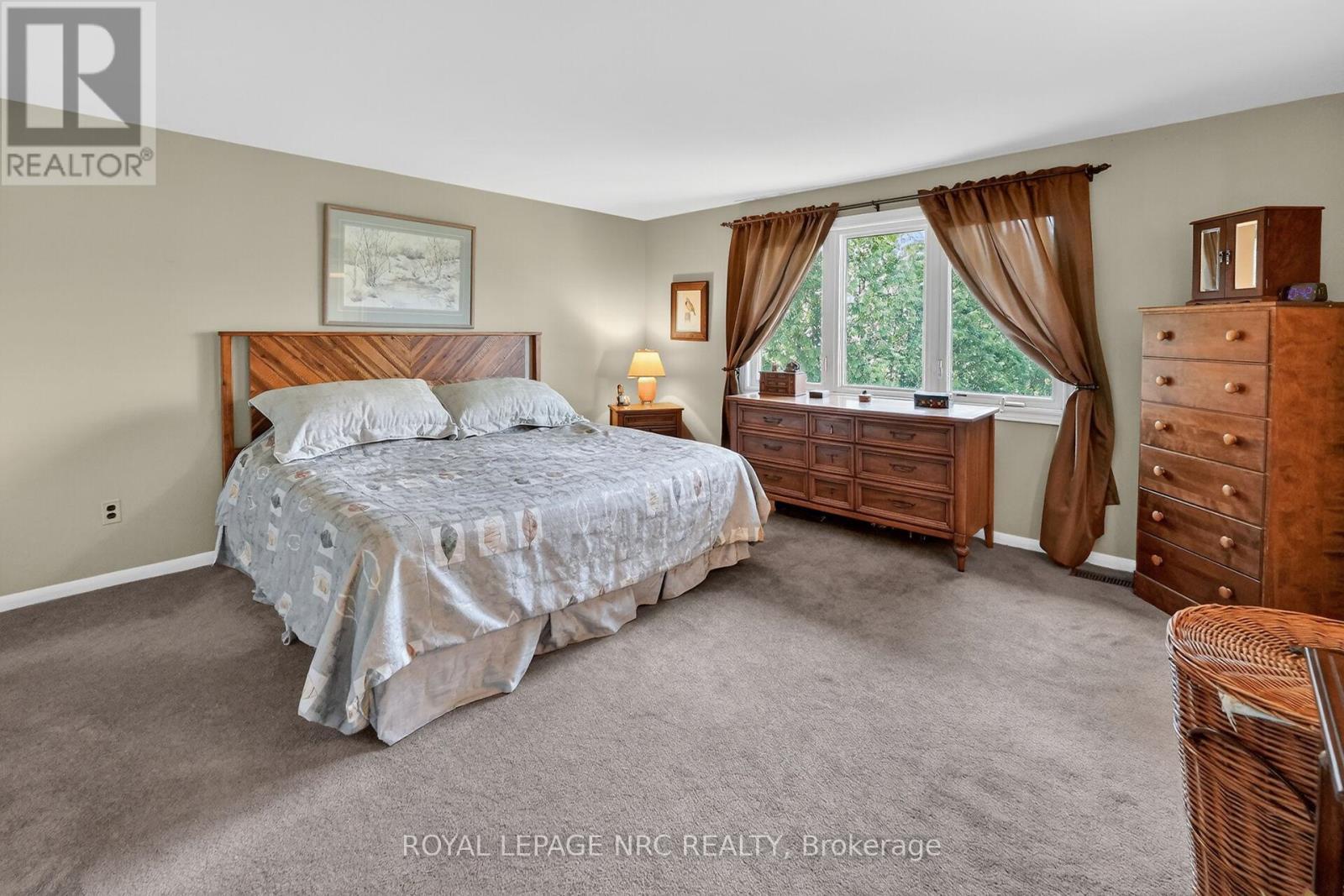 












10 BRIARFIELD CRESCENT

,
St. Catharines (Glendale/Glenridge),




Ontario
L2T3T5

