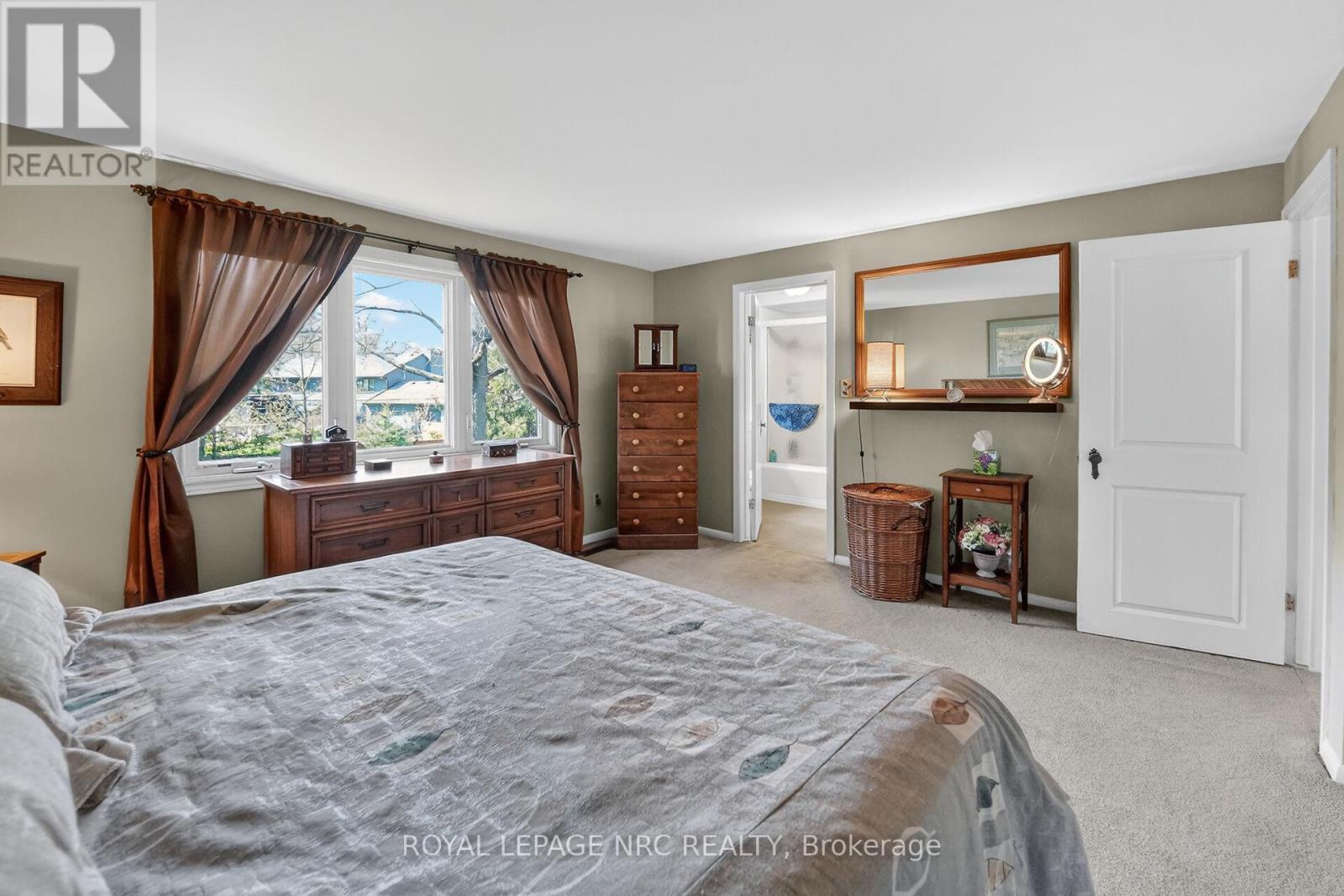












10 BRIARFIELD CRESCENT

,
St. Catharines (Glendale/Glenridge),




Ontario
L2T3T5


