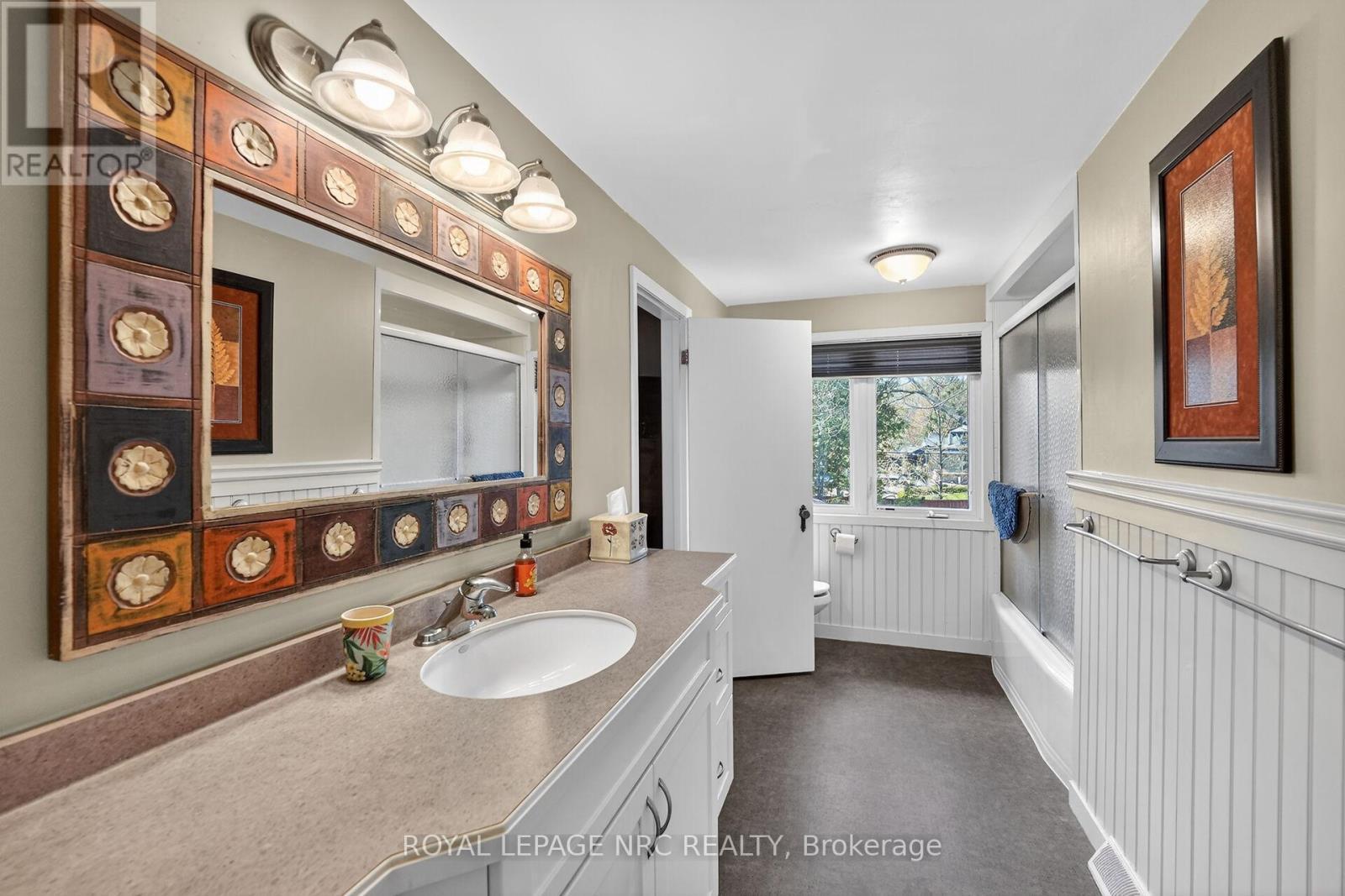 












10 BRIARFIELD CRESCENT

,
St. Catharines (Glendale/Glenridge),




Ontario
L2T3T5

