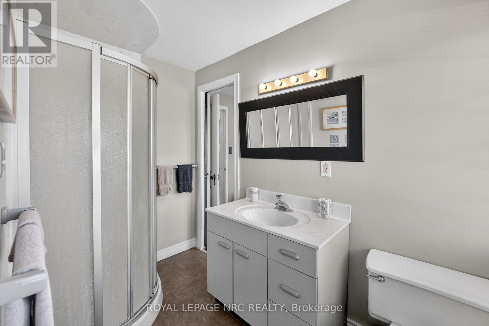 












10 BRIARFIELD CRESCENT

,
St. Catharines (Glendale/Glenridge),




Ontario
L2T3T5


