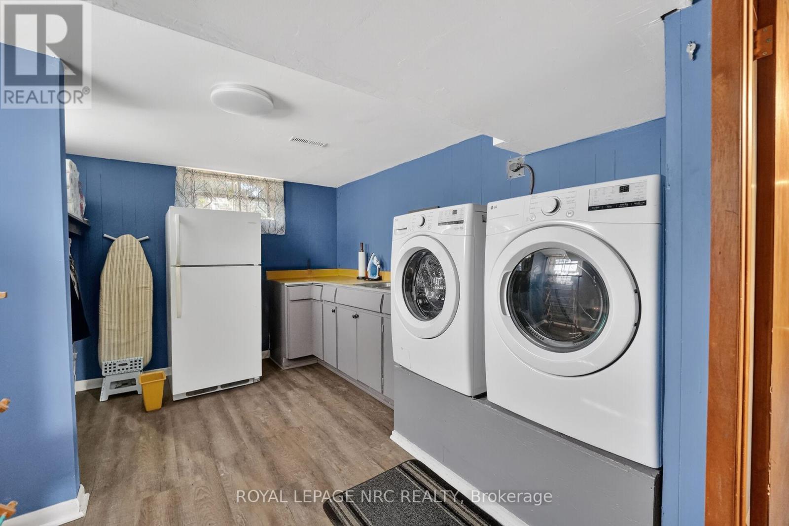 












10 BRIARFIELD CRESCENT

,
St. Catharines (Glendale/Glenridge),




Ontario
L2T3T5

