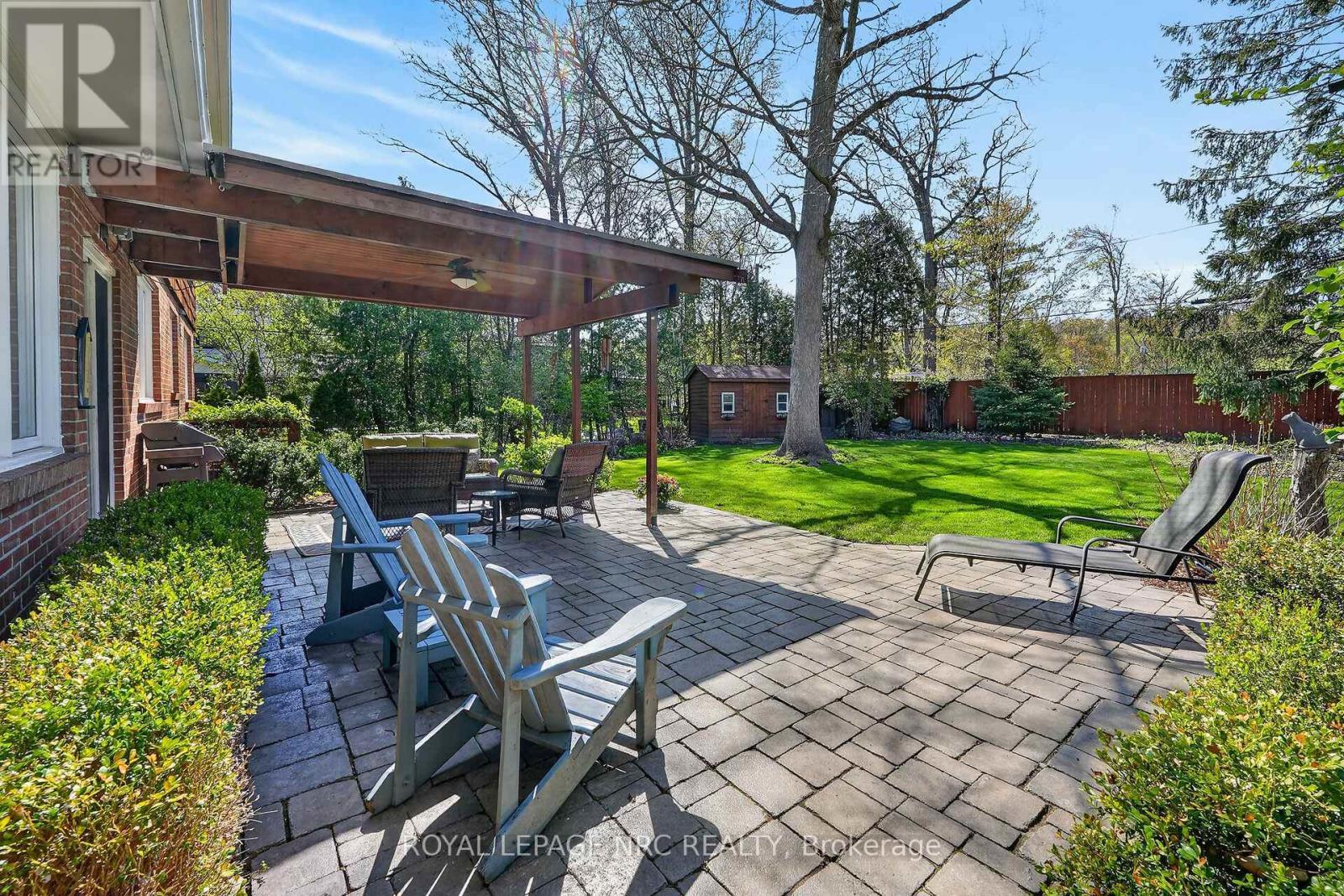 












10 BRIARFIELD CRESCENT

,
St. Catharines (Glendale/Glenridge),




Ontario
L2T3T5

