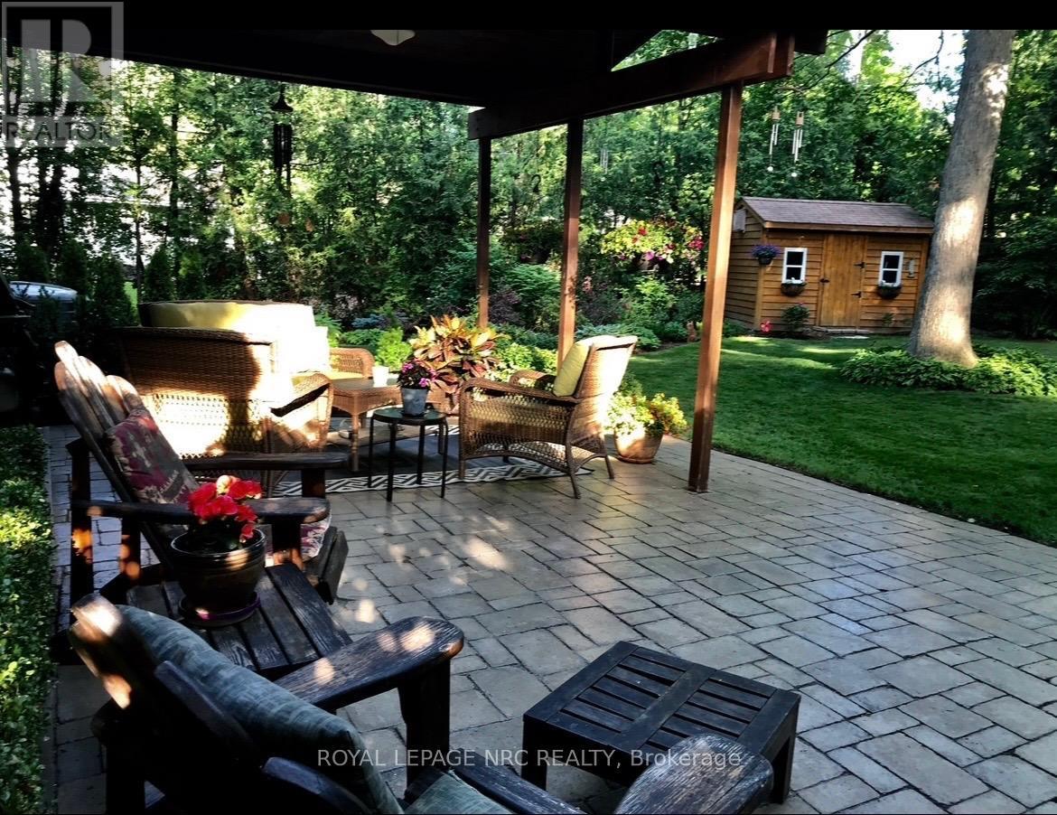 












10 BRIARFIELD CRESCENT

,
St. Catharines (Glendale/Glenridge),




Ontario
L2T3T5

