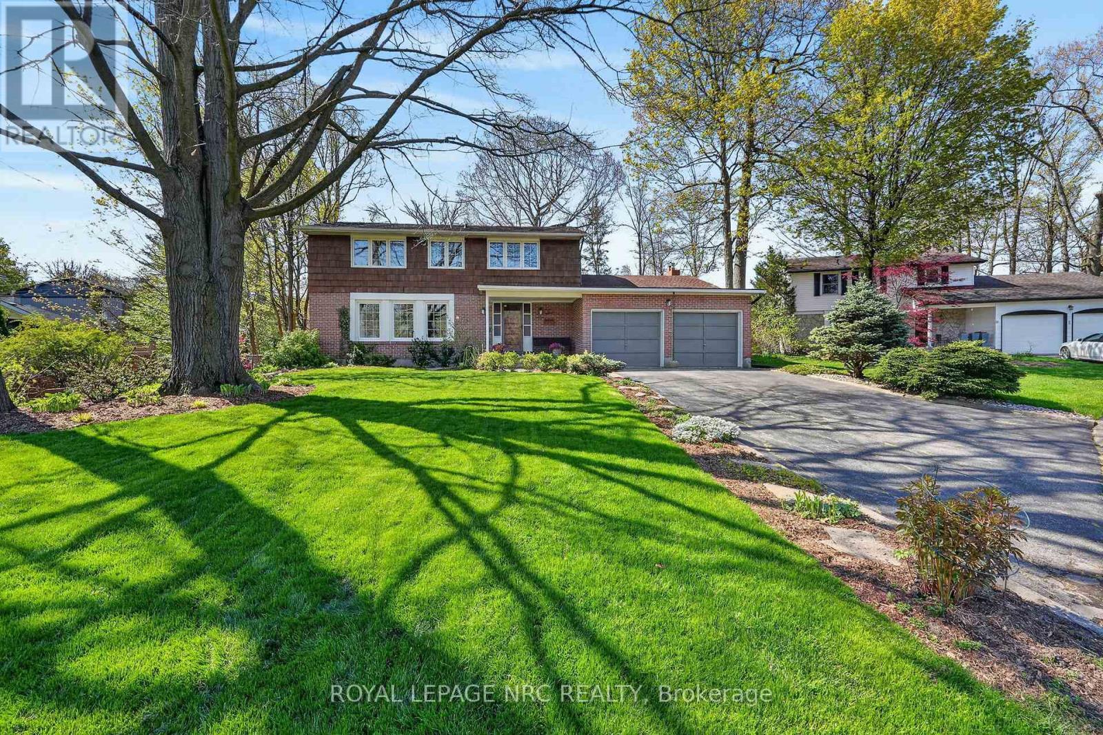 












10 BRIARFIELD CRESCENT

,
St. Catharines (Glendale/Glenridge),




Ontario
L2T3T5

