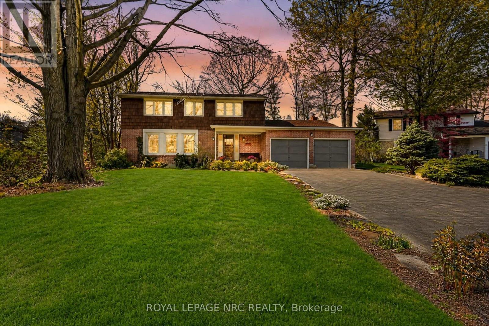 












10 BRIARFIELD CRESCENT

,
St. Catharines (Glendale/Glenridge),




Ontario
L2T3T5

