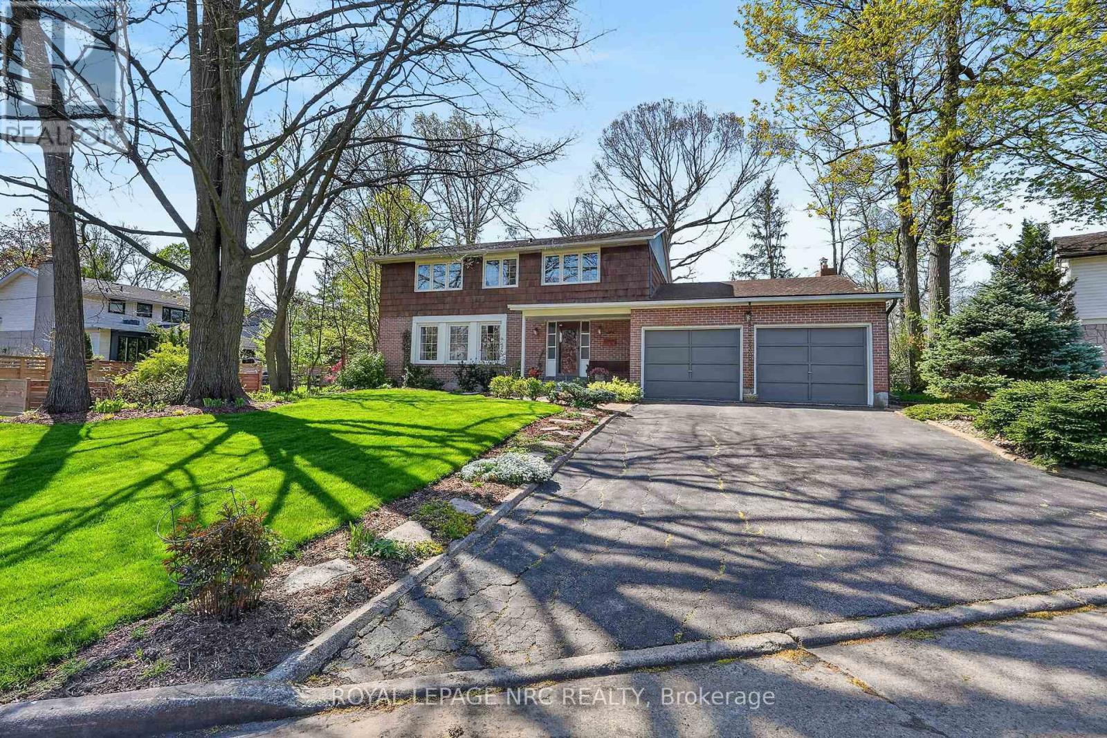 












10 BRIARFIELD CRESCENT

,
St. Catharines (Glendale/Glenridge),




Ontario
L2T3T5

