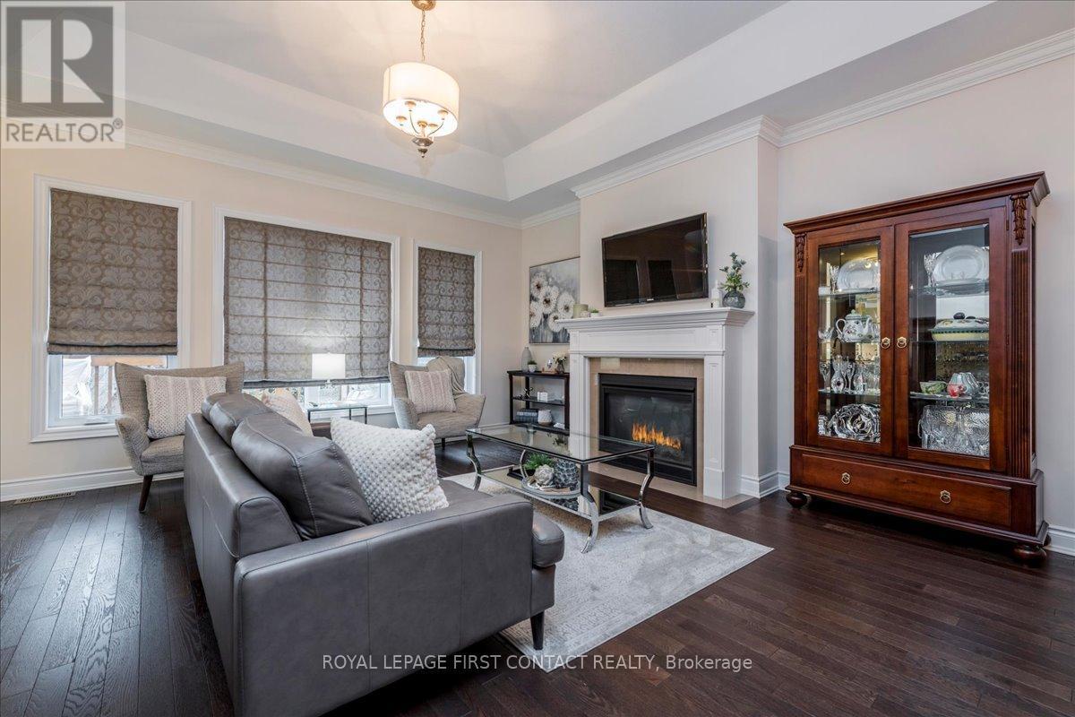 












222 RIDGE WAY

,
New Tecumseth,




Ontario
L9R0H2

