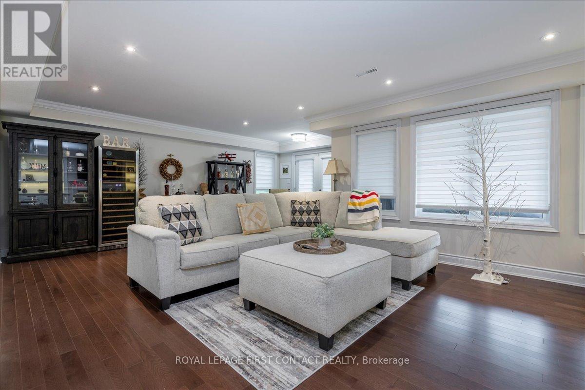 












222 RIDGE WAY

,
New Tecumseth,




Ontario
L9R0H2

