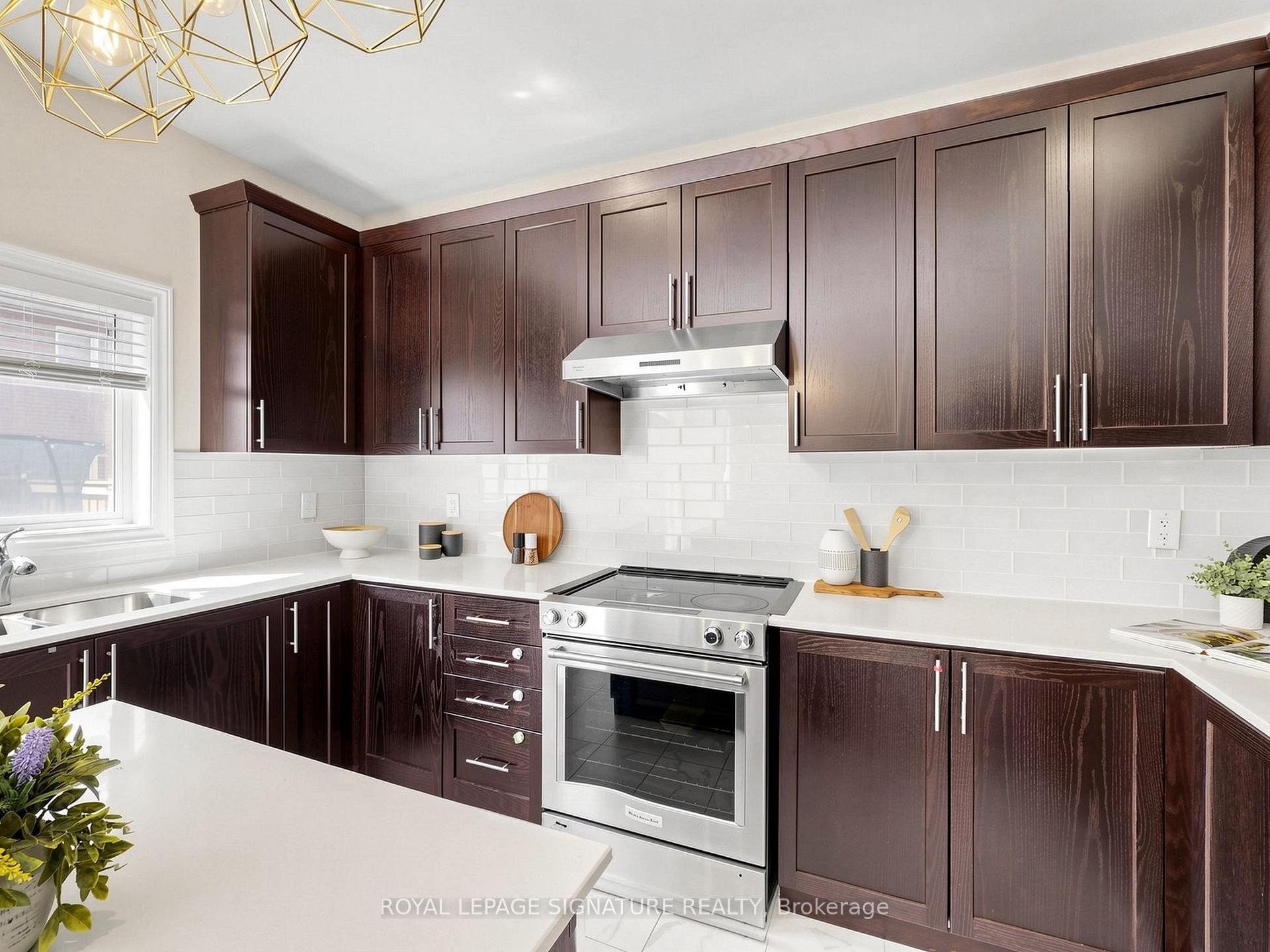









7


Kingknoll

Crescent,
Georgina,




ON
L4P 0H6

