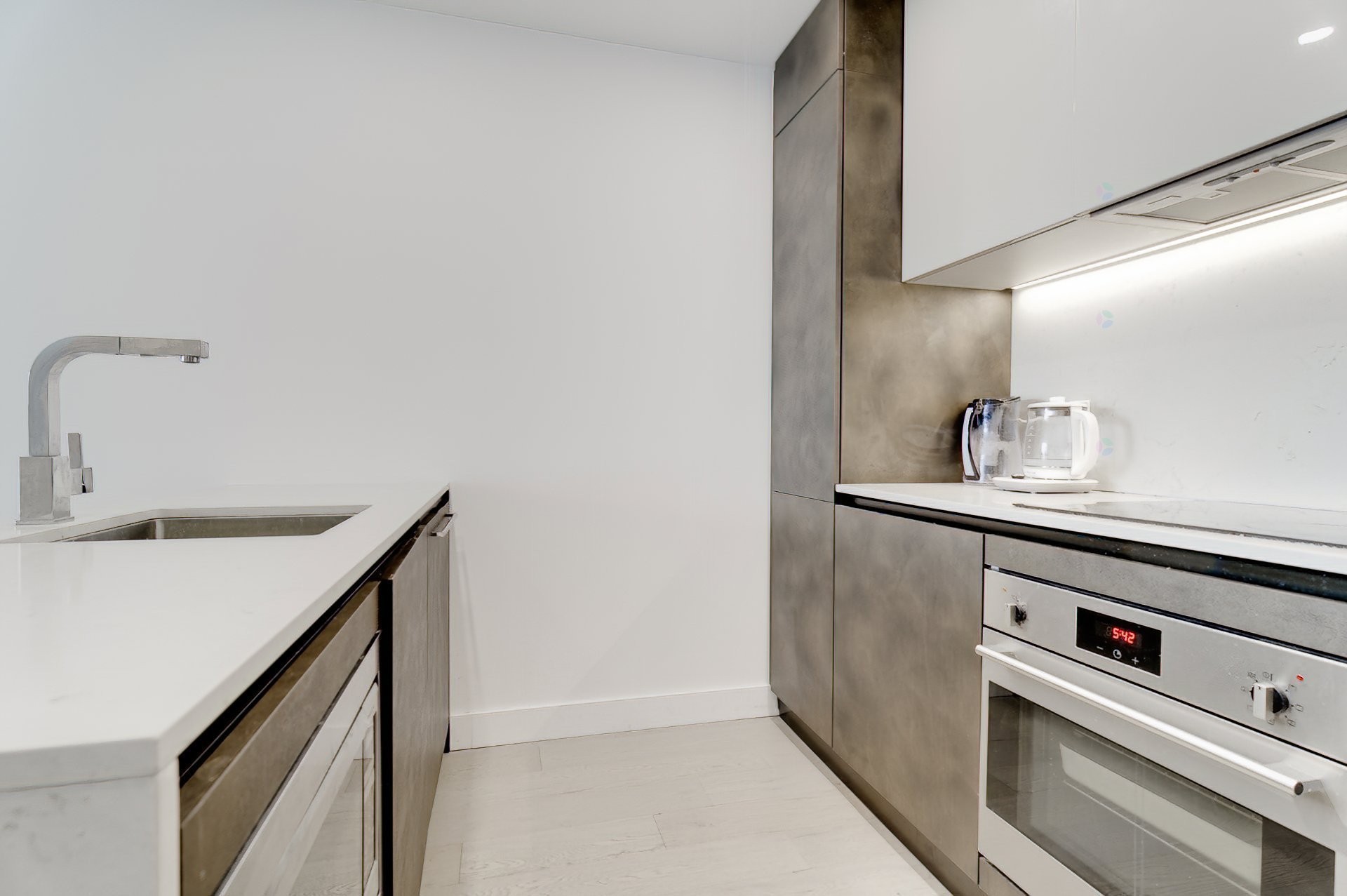 









1400


Boul. René-Lévesque O.

, 313B,
Montréal (Ville-Marie),




QC
H3G1T6

