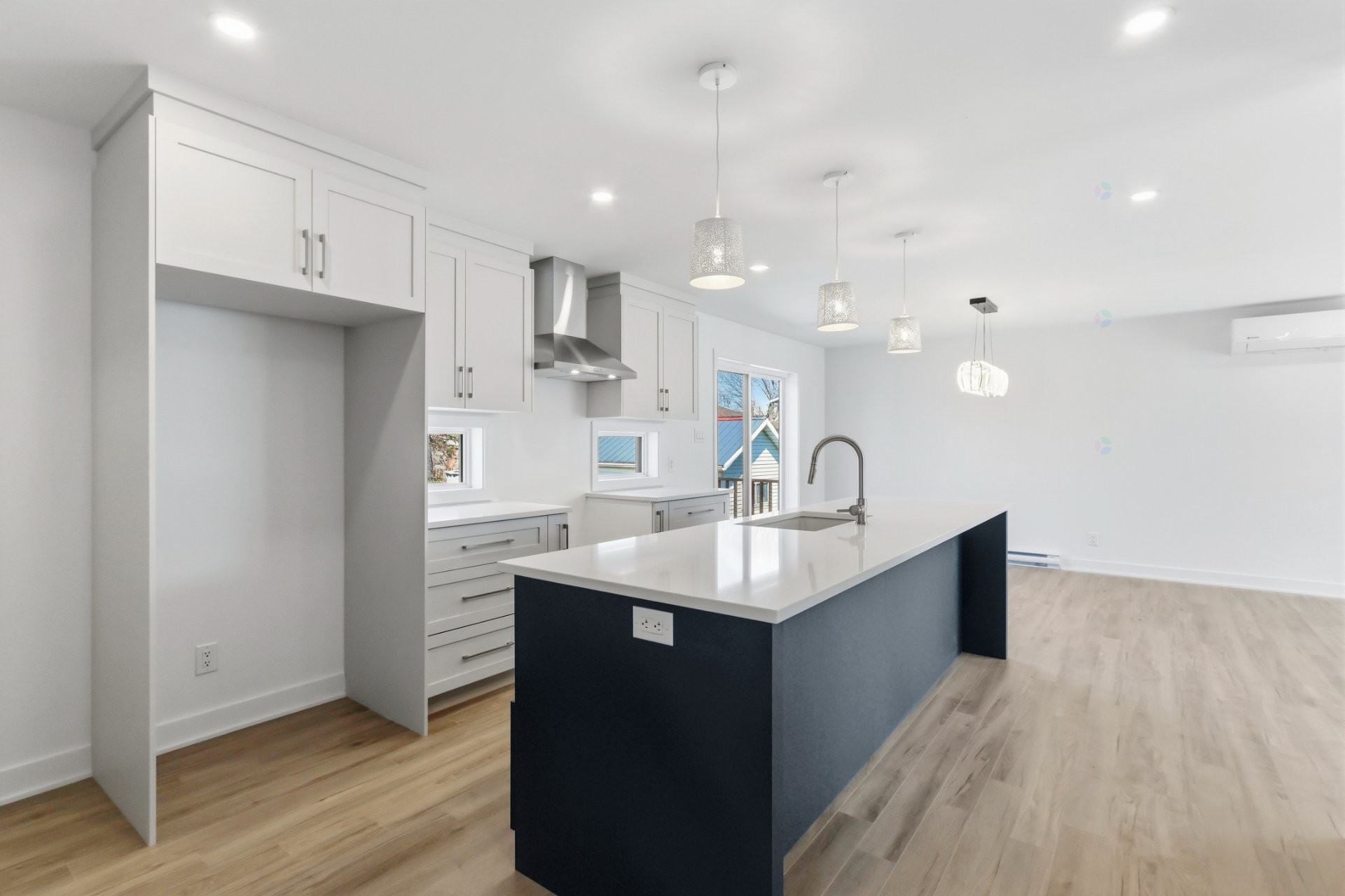 









6


20e Avenue

,
Beauharnois,




QC
J6N0E7

