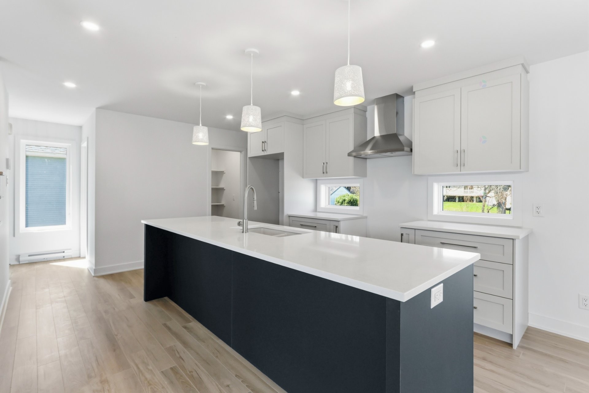 









6


20e Avenue

,
Beauharnois,




QC
J6N0E7

