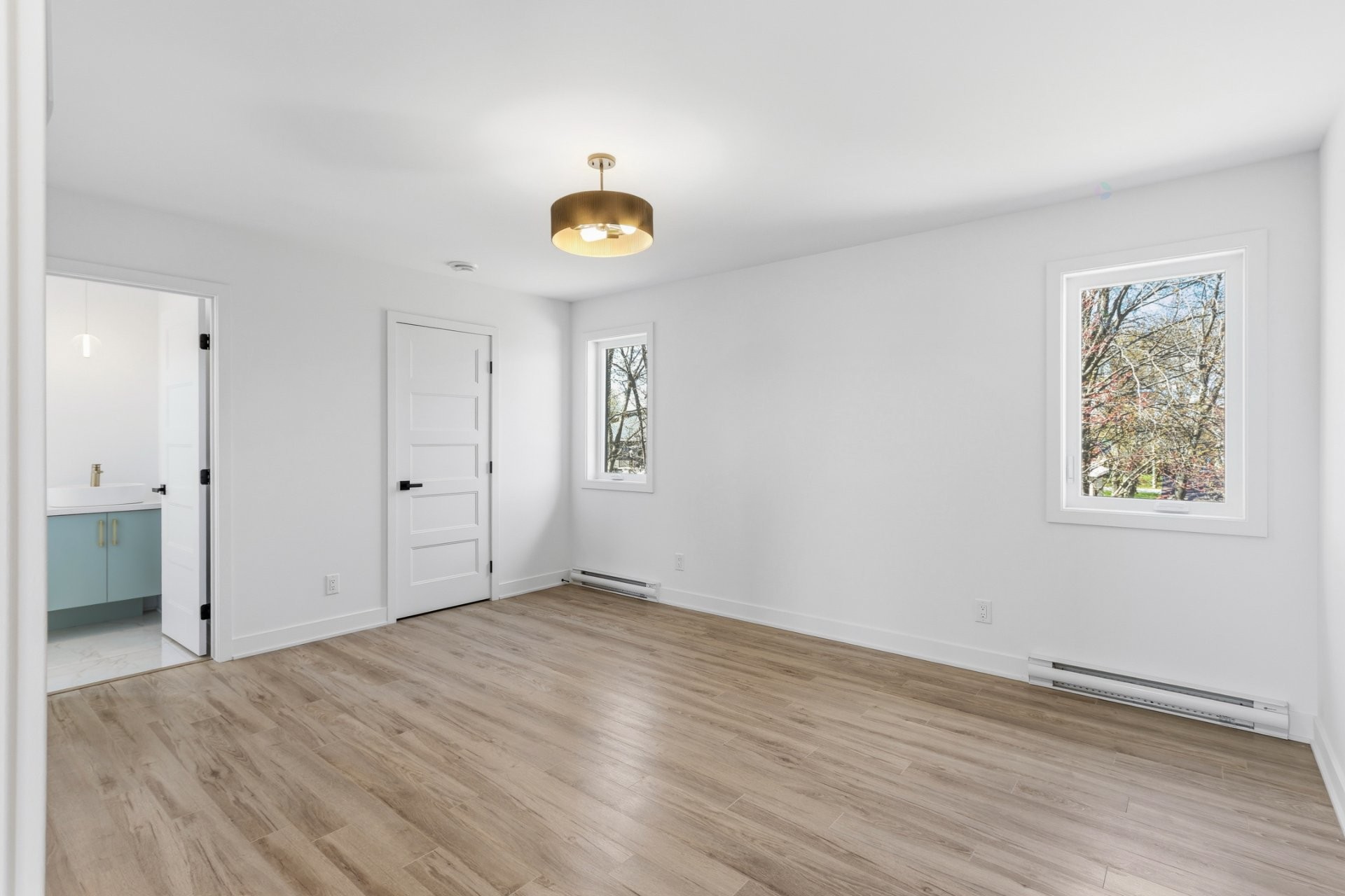 









6


20e Avenue

,
Beauharnois,




QC
J6N0E7

