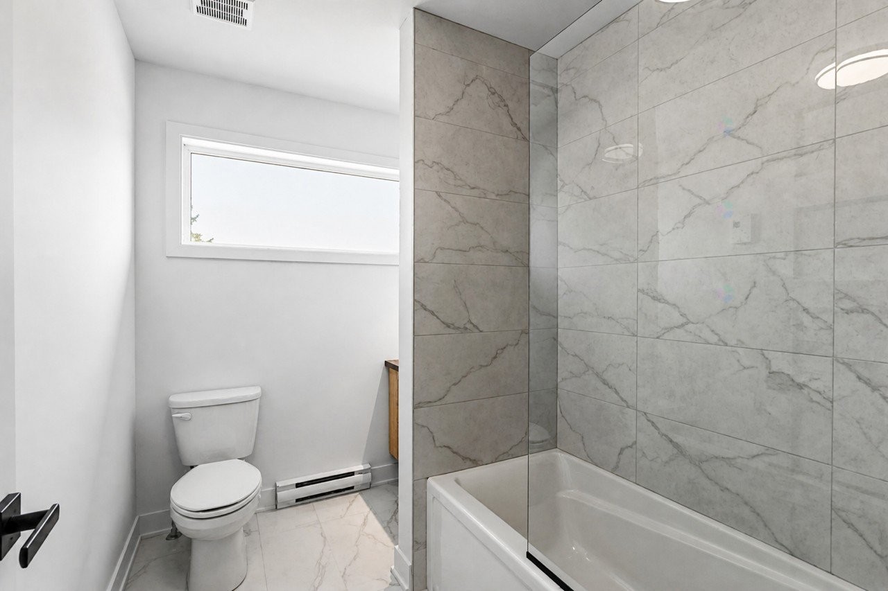 









6


20e Avenue

,
Beauharnois,




QC
J6N0E7

