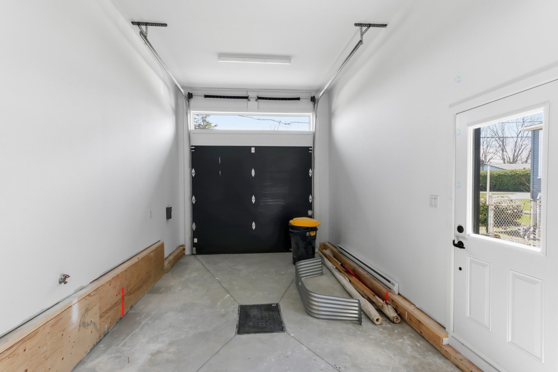 









6


20e Avenue

,
Beauharnois,




QC
J6N0E7


