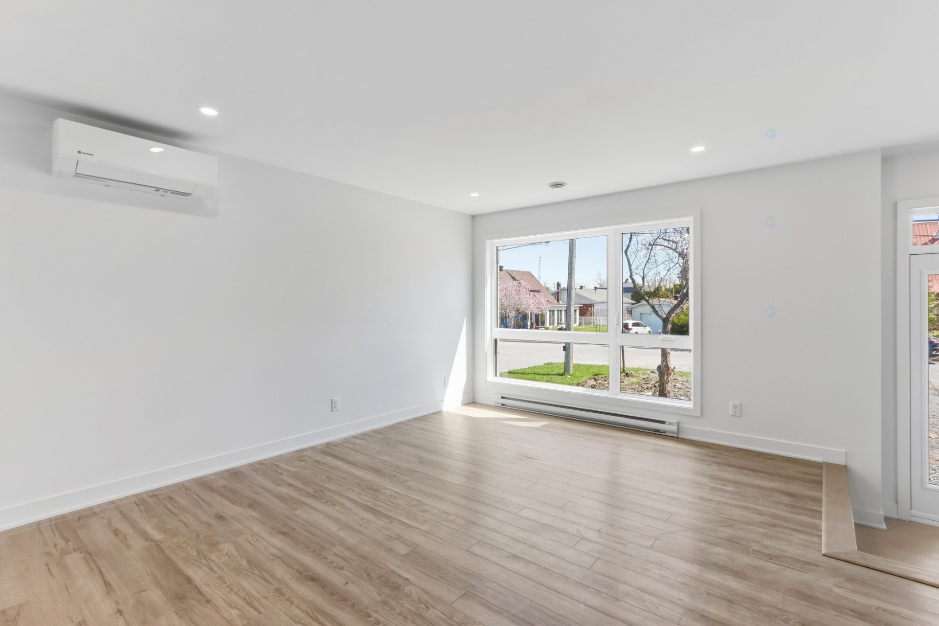 









6


20e Avenue

,
Beauharnois,




QC
J6N0E7

