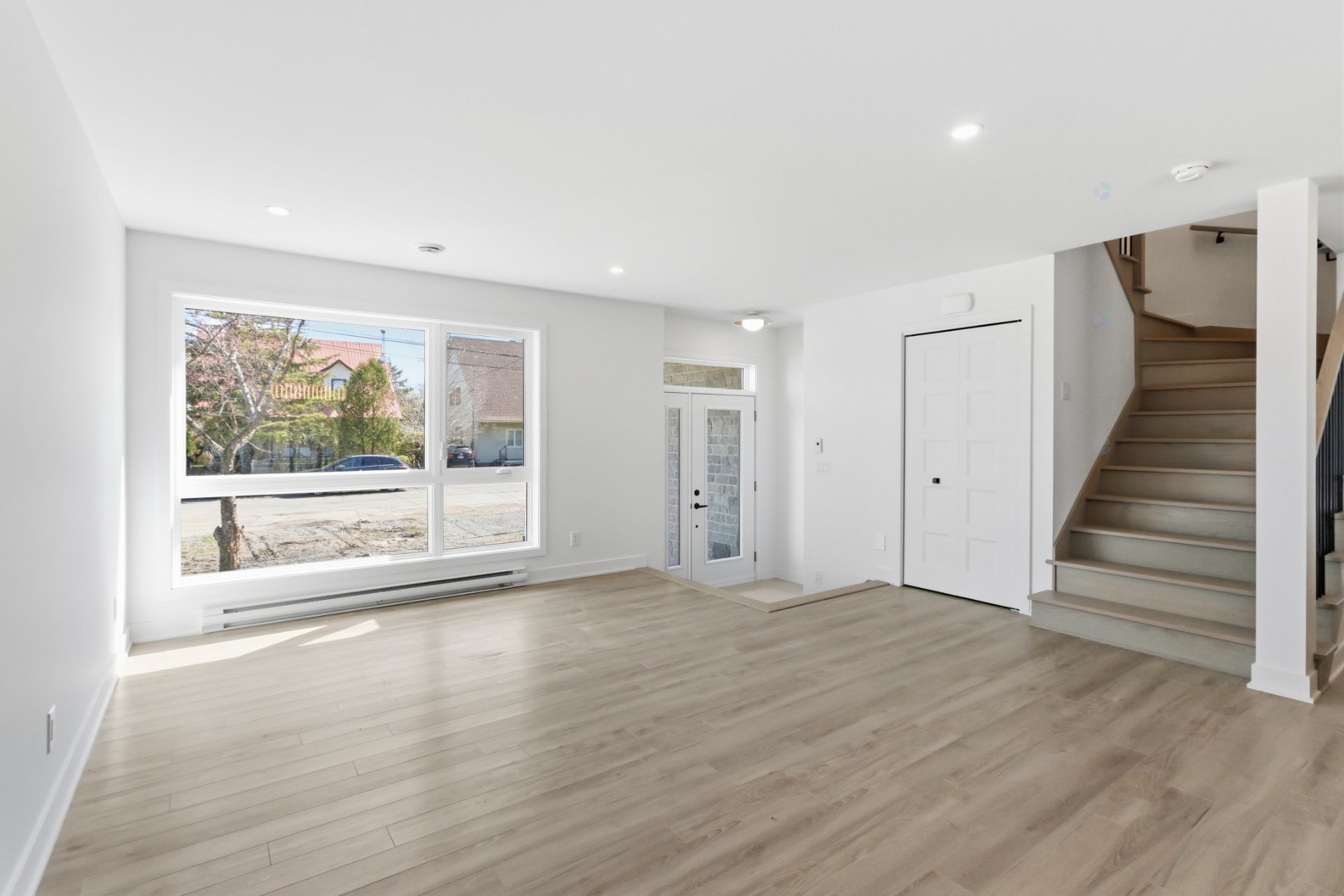 









6


20e Avenue

,
Beauharnois,




QC
J6N0E7

