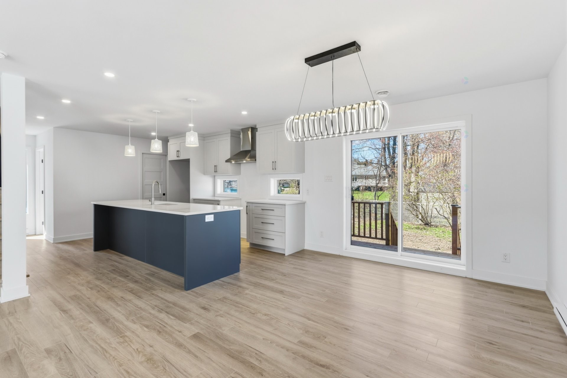 









6


20e Avenue

,
Beauharnois,




QC
J6N0E7

