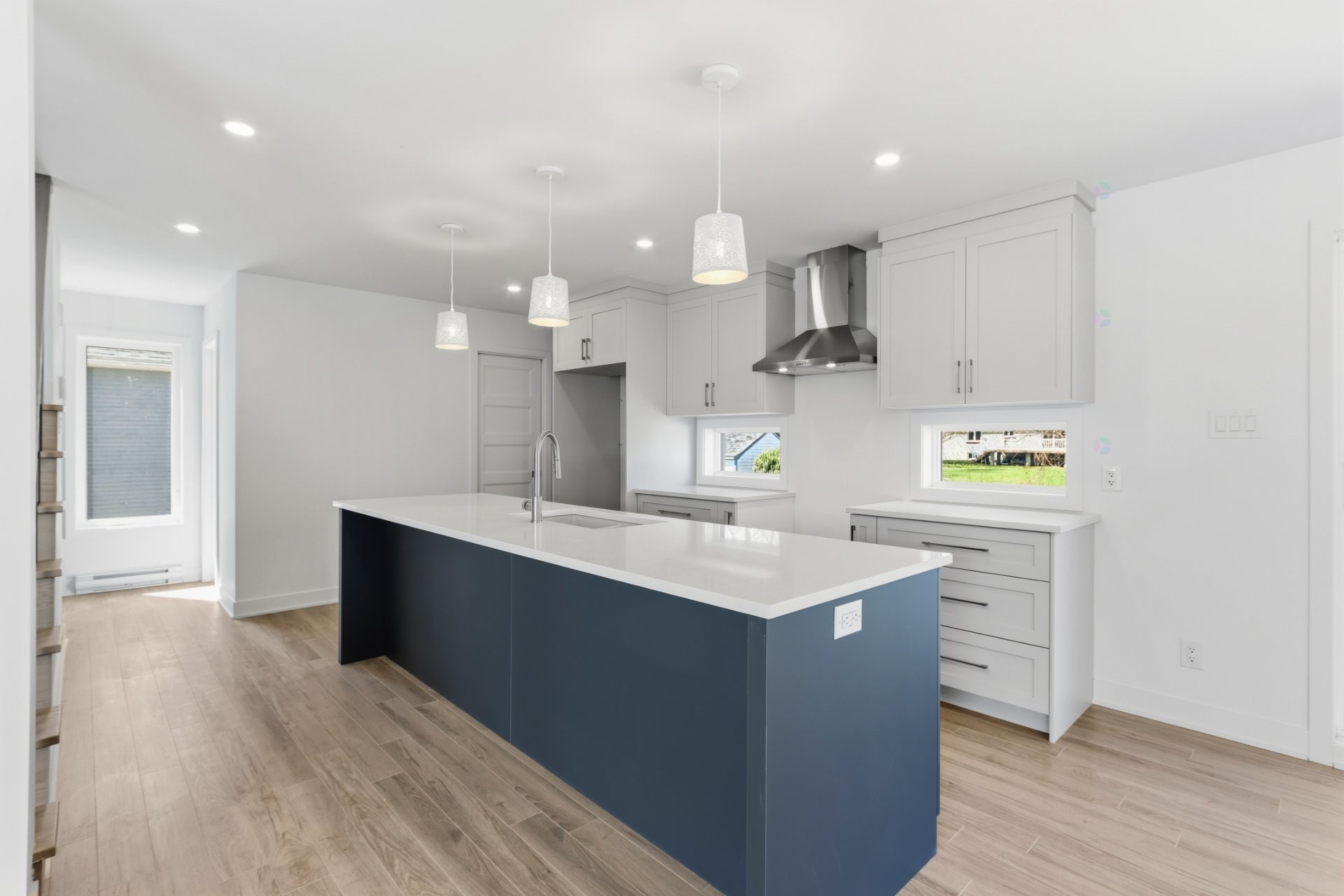 









6


20e Avenue

,
Beauharnois,




QC
J6N0E7

