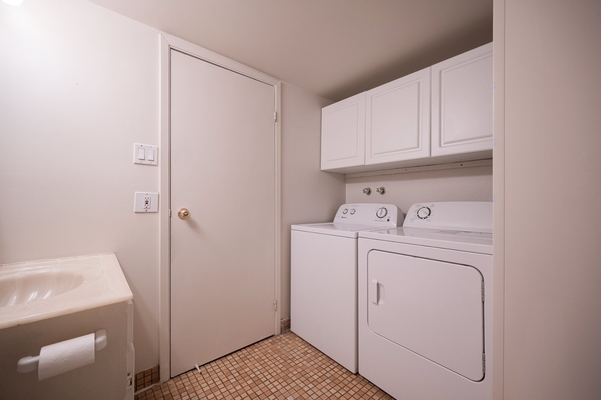 









4580


Prom. Paton

, 504,
Laval (Chomedey),




QC
H7W4V4

