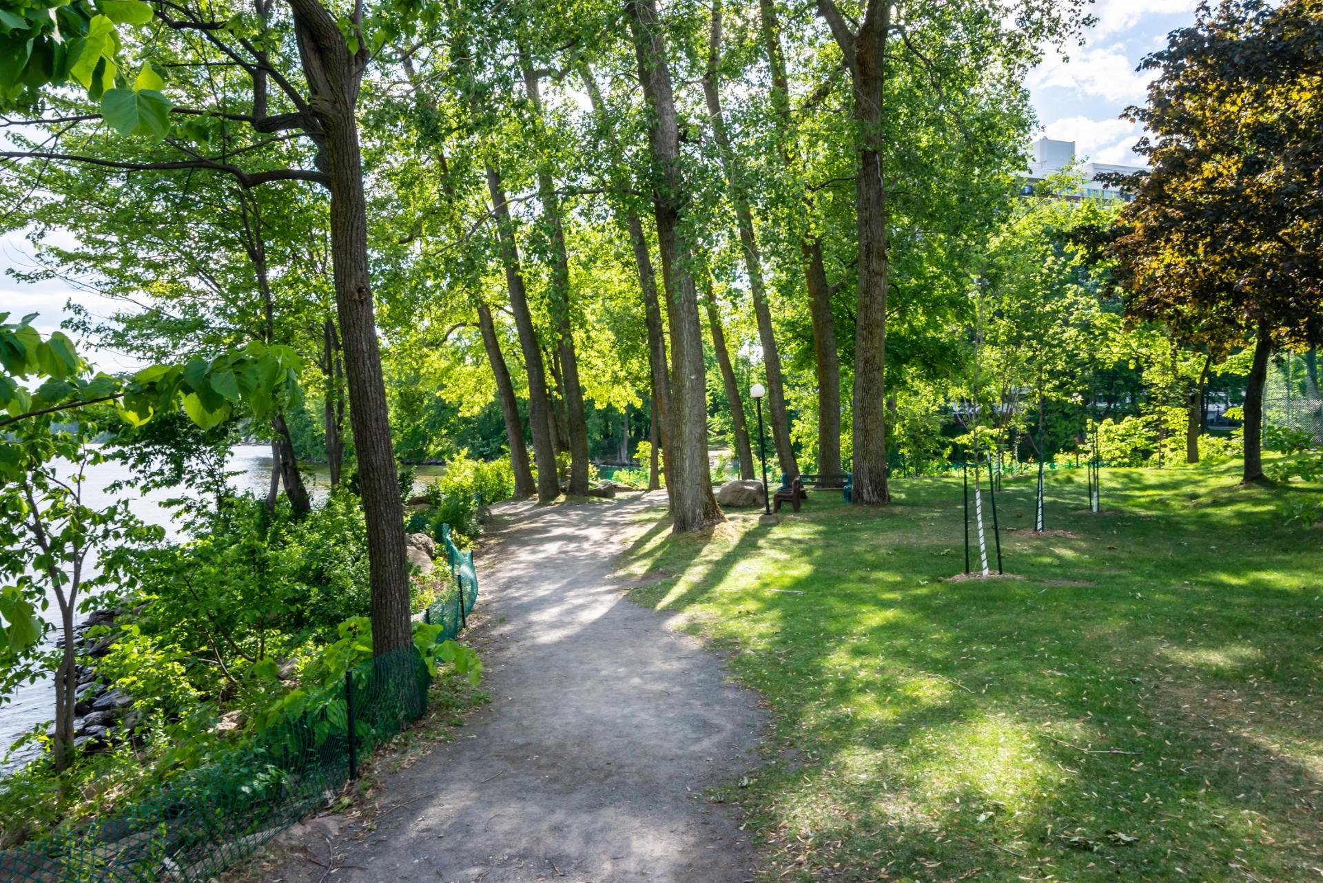 









4580


Prom. Paton

, 504,
Laval (Chomedey),




QC
H7W4V4


