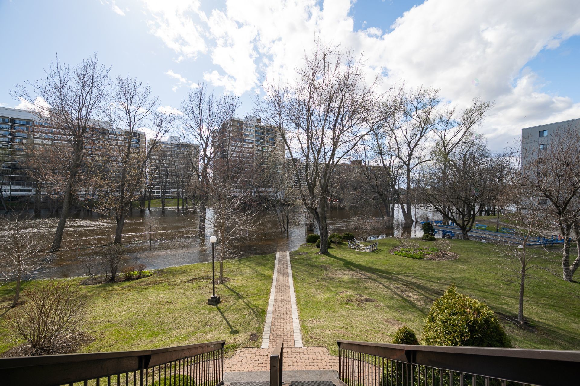 









4580


Prom. Paton

, 504,
Laval (Chomedey),




QC
H7W4V4

